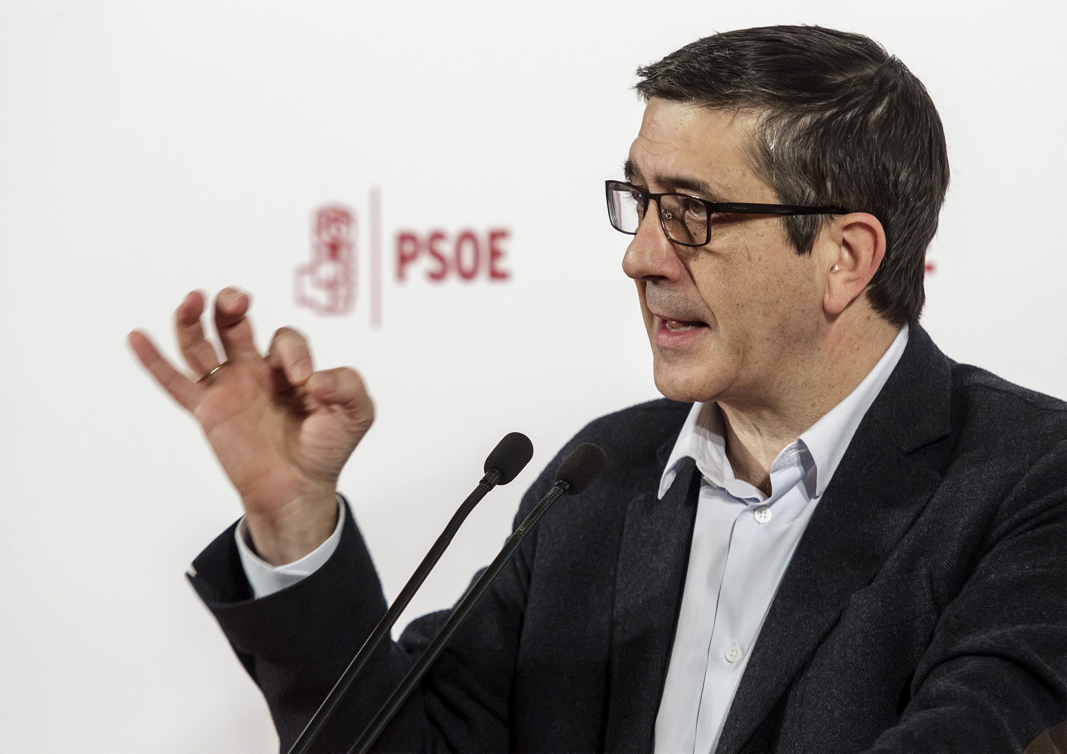 Patxi López demana que a Catalunya 's'aturin les màquines'