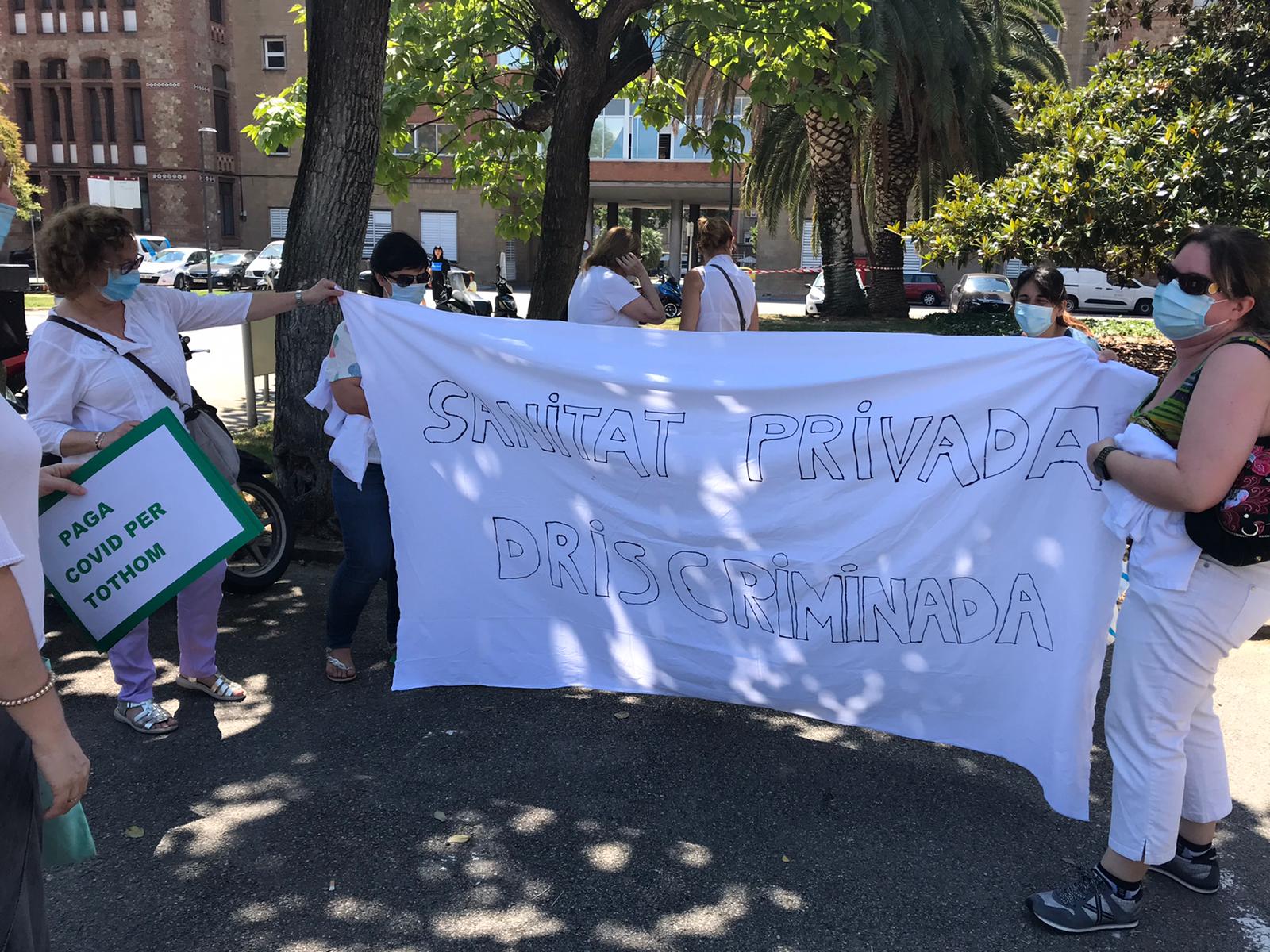 Protesta d'infermeres dels centres privats: reclamen la paga de la Generalitat