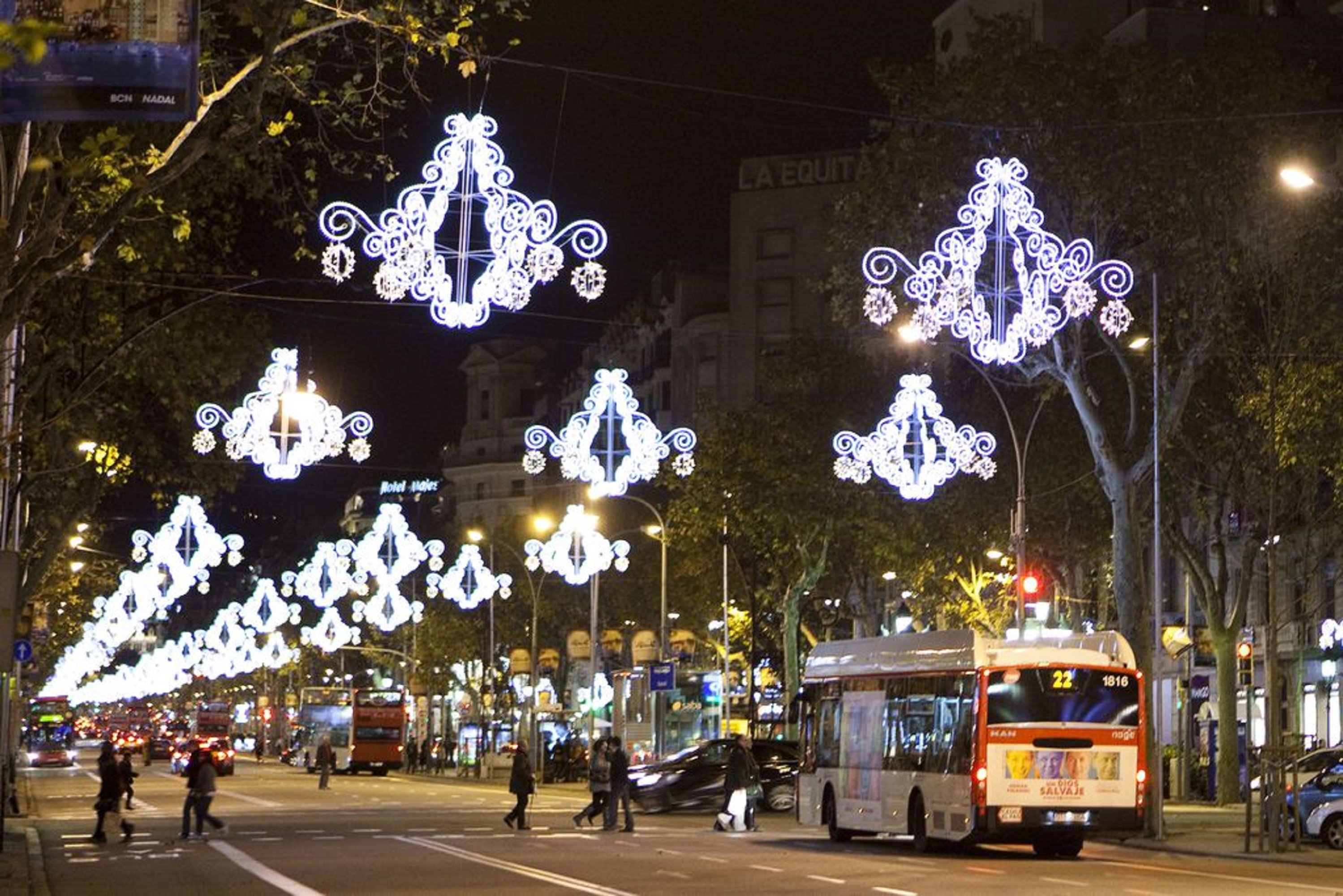 Así prepara Barcelona la Navidad, en pleno verano