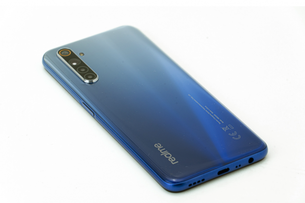 Realme 6 posterior blau