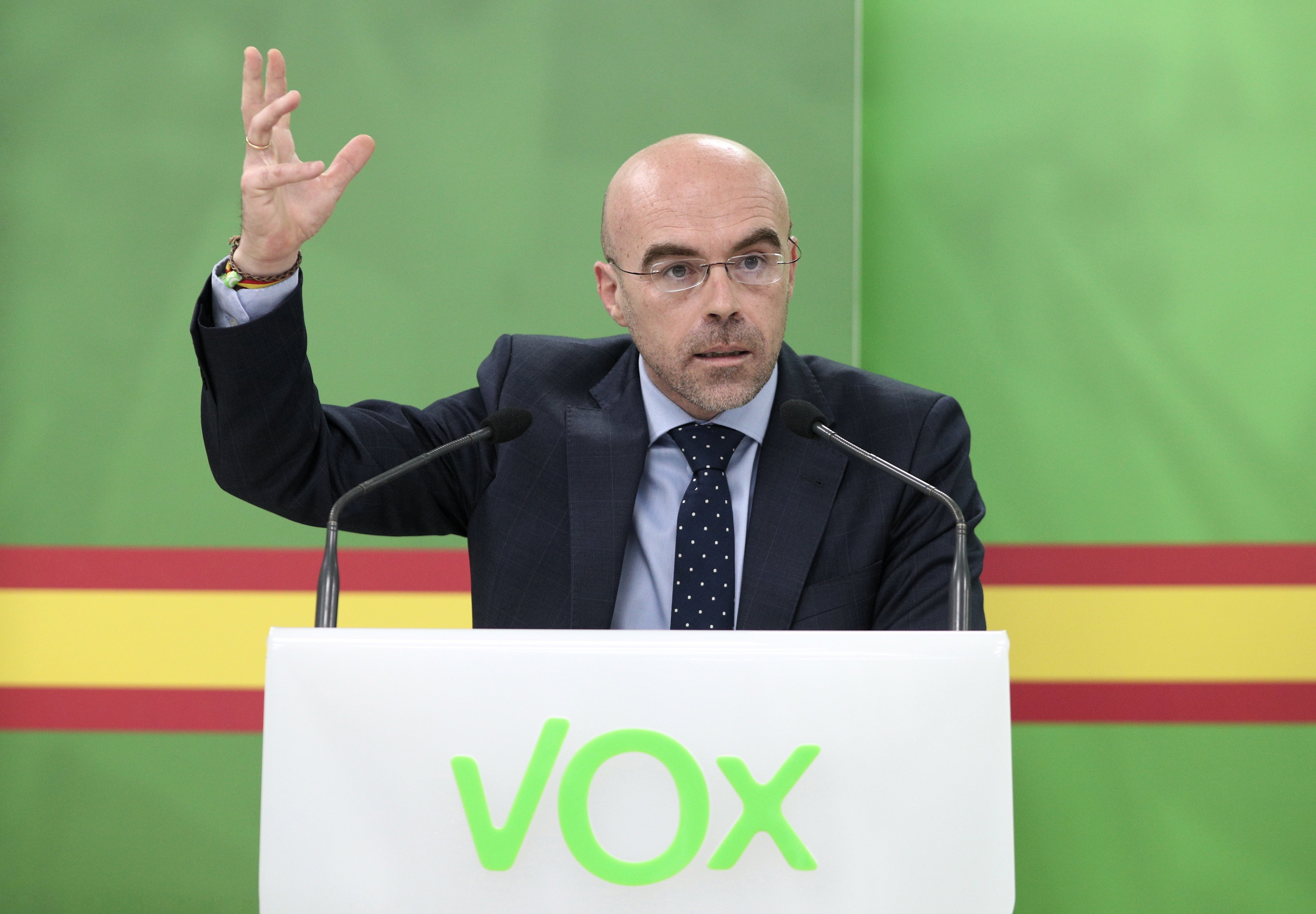 Vox dona la “benvinguda” a Casado i ofereix suport per desmantellar autonomies