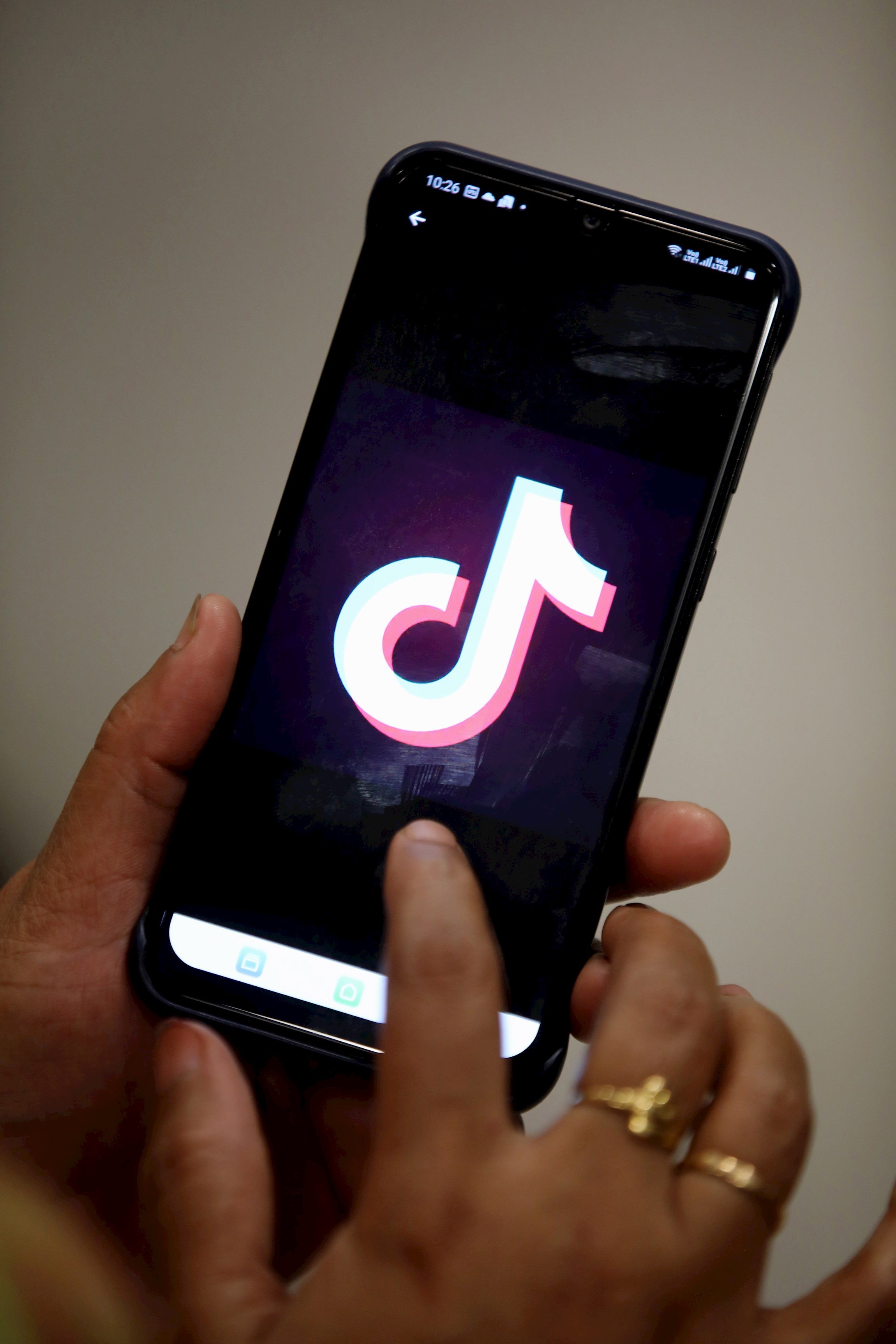 EE.UU. estudian restringir el uso de TikTok y otras aplicaciones chinas