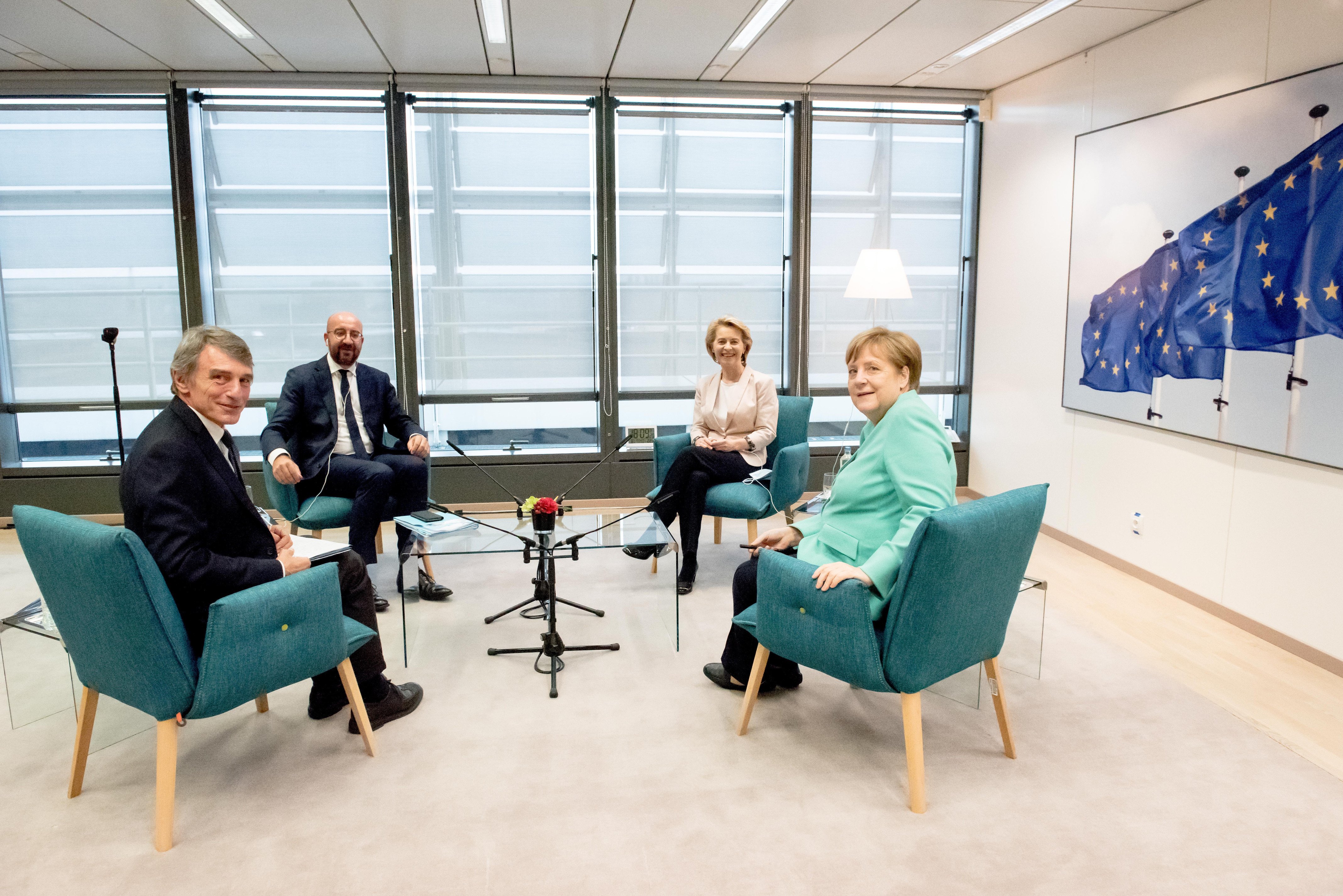 Presidentes de las instituciones de la UE y Merkel quieren el plan económico para julio