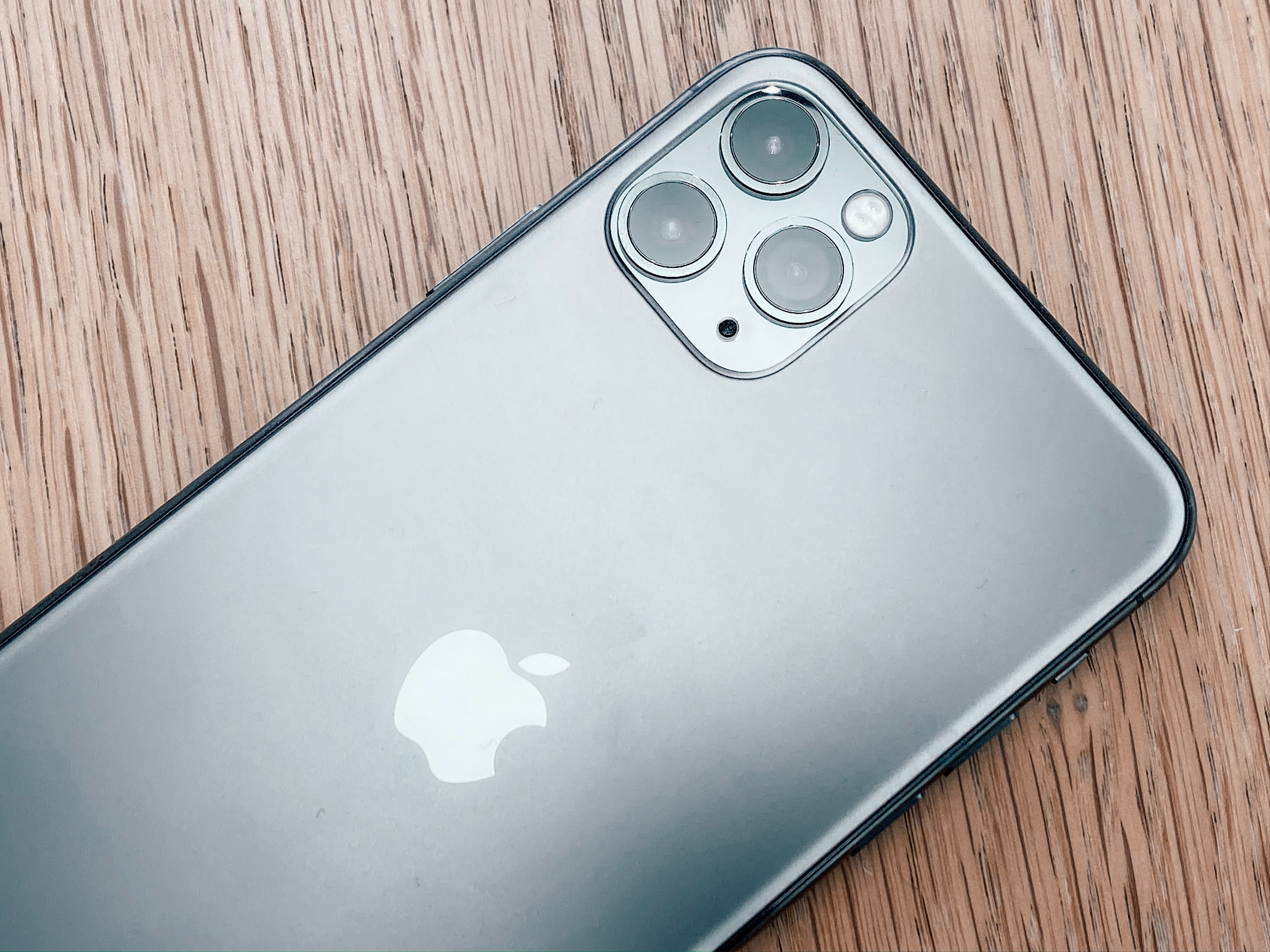 El protector de pantalla para iPhone más venido en Amazon es anti arañazos, antihuellas y está rebajado un 39%