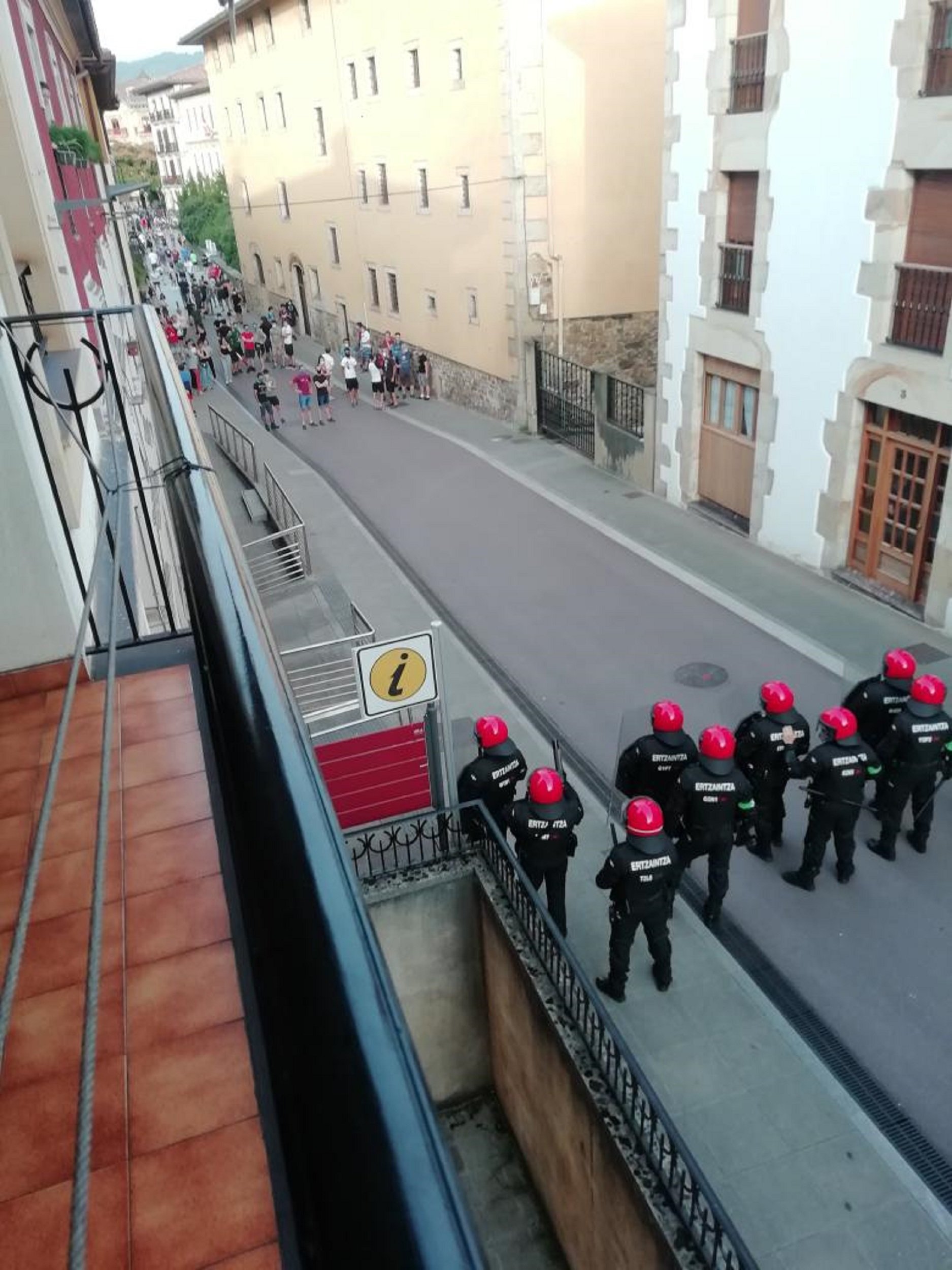 Nou intent de provocació de Vox: homenatge a la Guàrdia Civil al cor d'Euskadi
