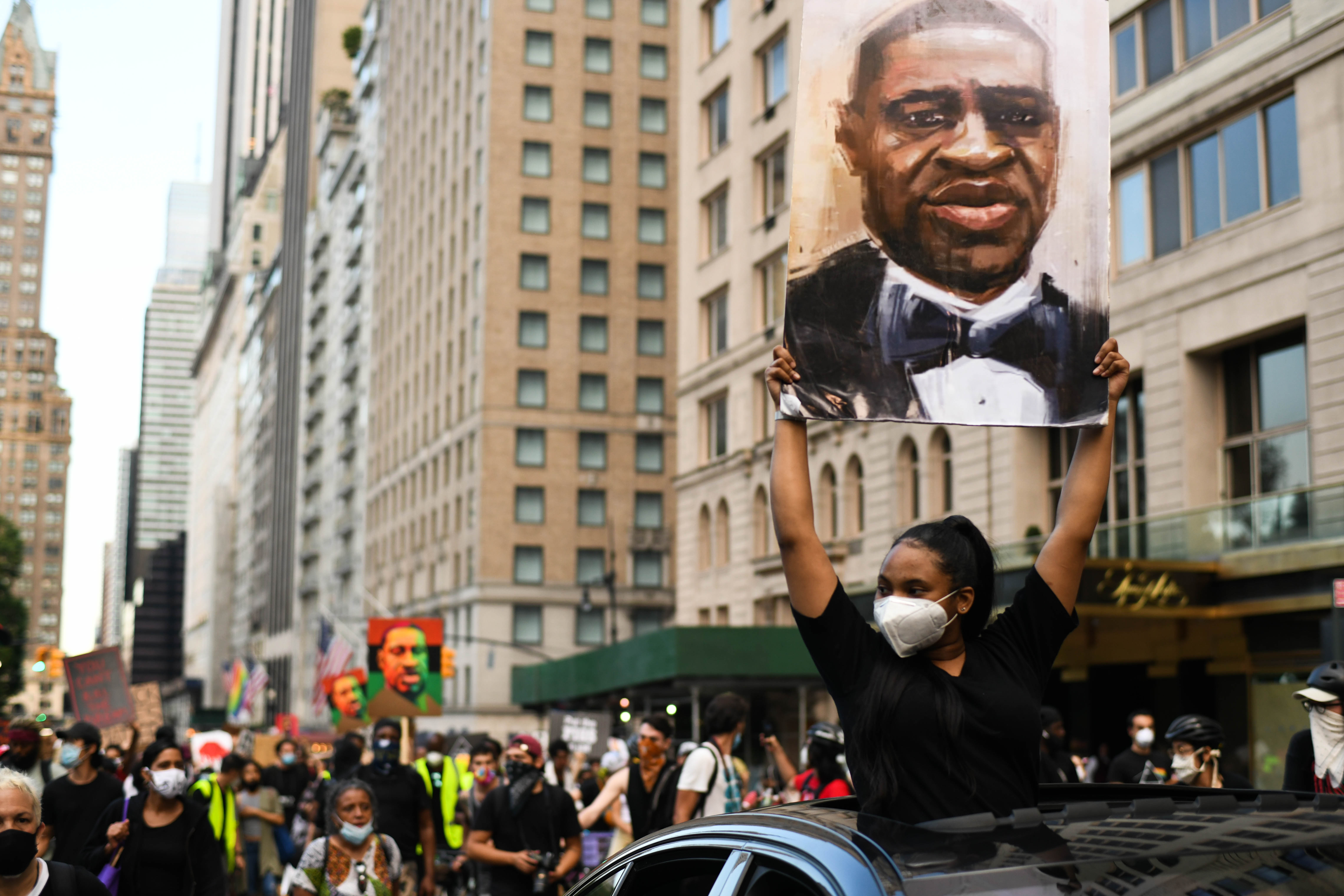 EuropaPress 3200348 19 june 2020 os new york demonstrators hold pictures of george floyd an