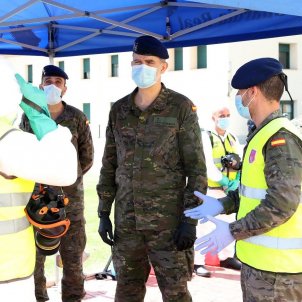 EuropaPress 2893205 rey felipe vi 2d saludado militares visita instalaciones guardia real pardo EuropaPress 2893205 rey felipe vi 2d saludado militares visita instalaciones guardia real pardo