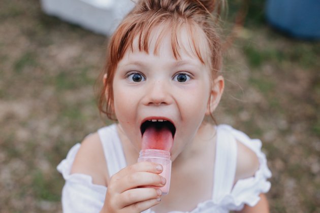 Niña lengua