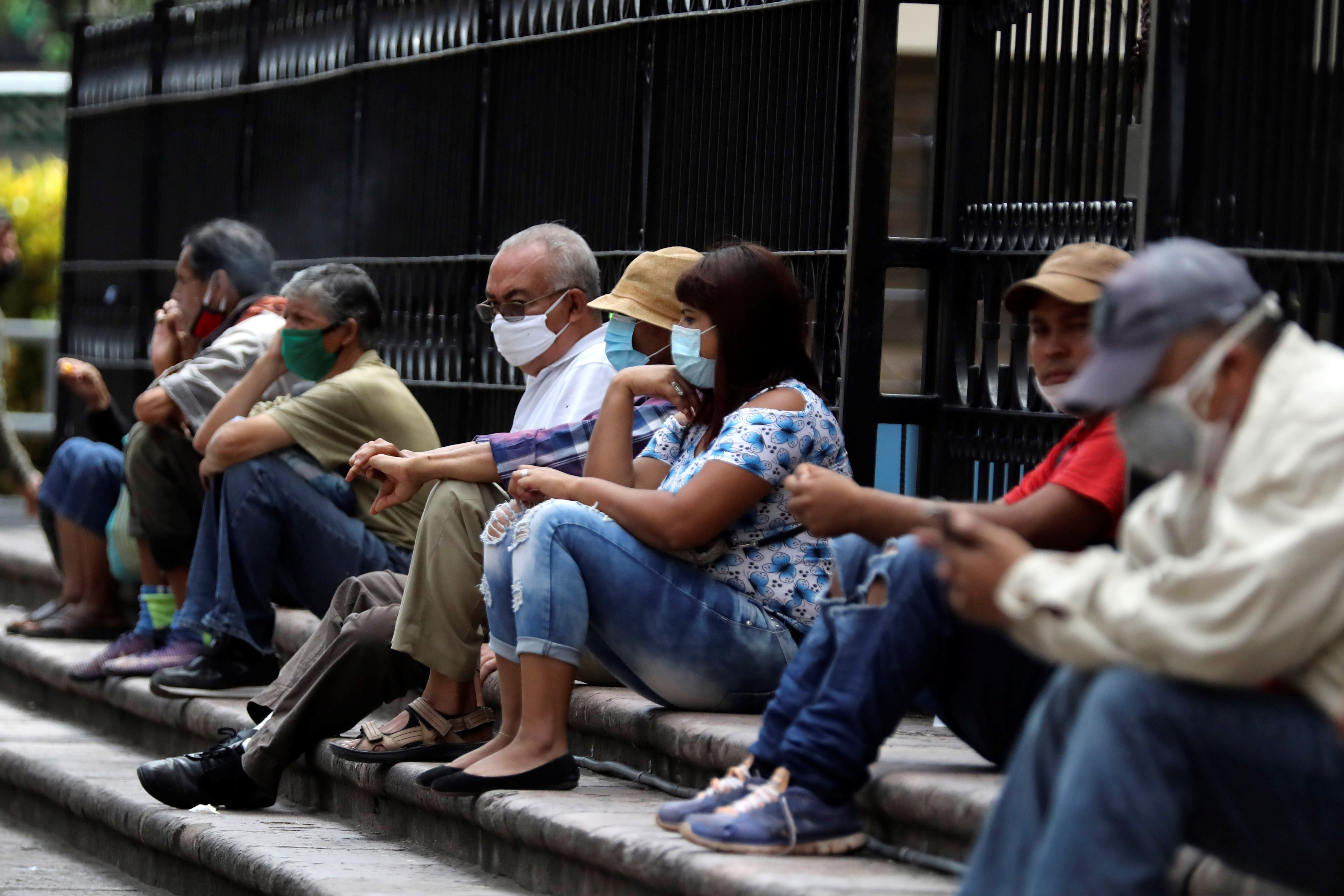 Rècord de contagis al món en un dia des de l'inici de la pandèmia: 228.000 casos