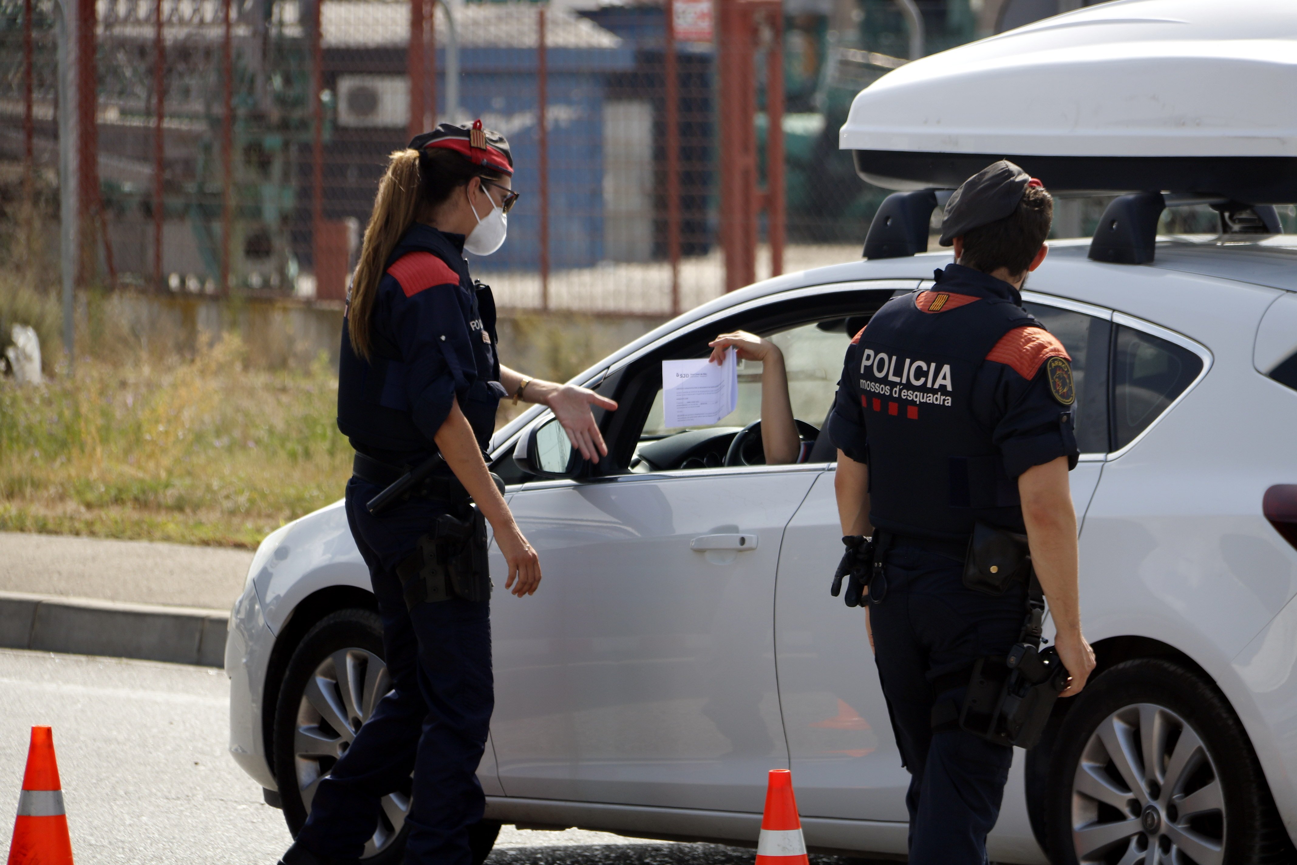 Un miler de cotxes volien saltar-se il·legalment el confinament de Lleida
