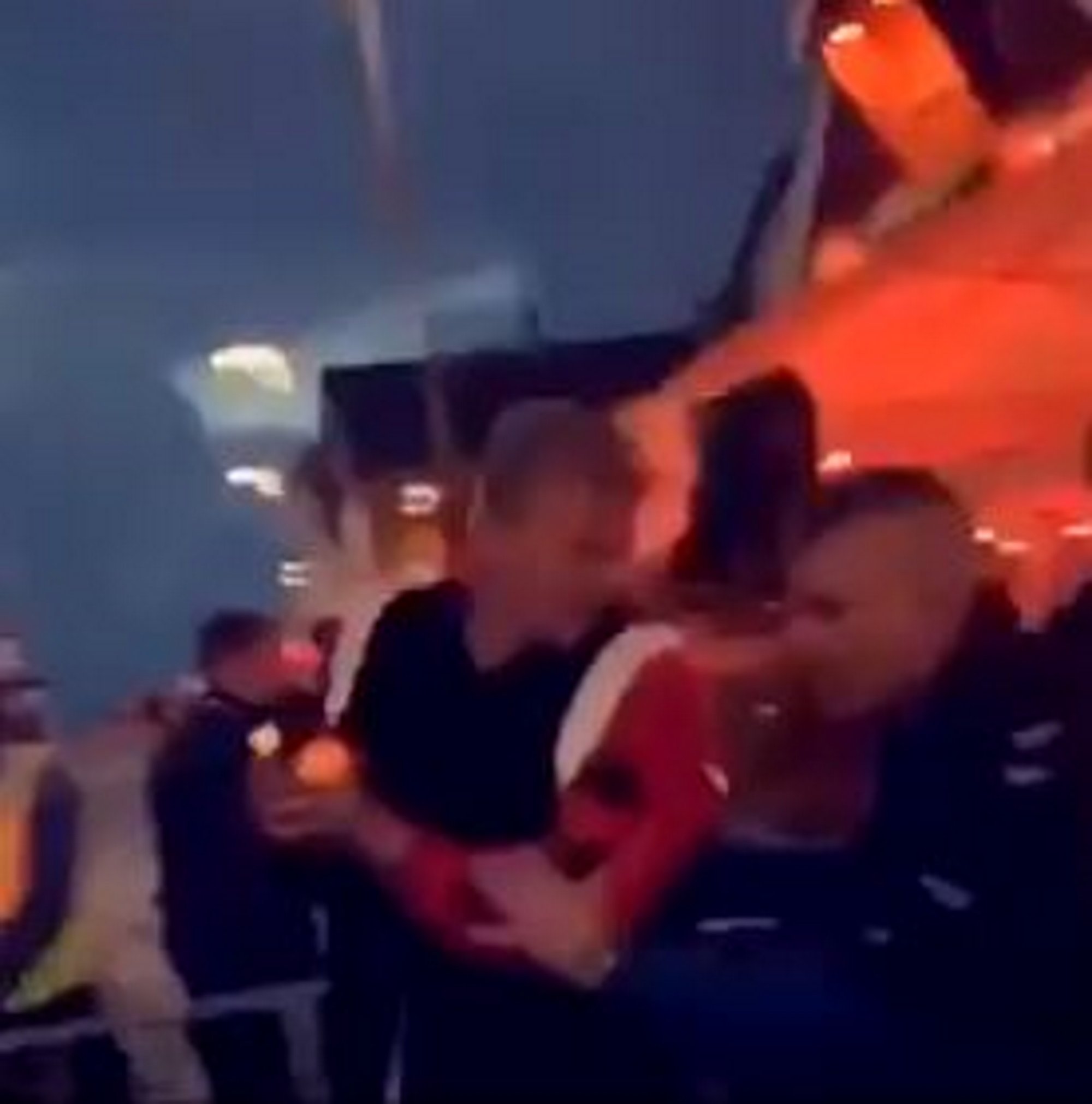 VÍDEO: Haaland, estrella del Dortmund, expulsado a empujones de una discoteca
