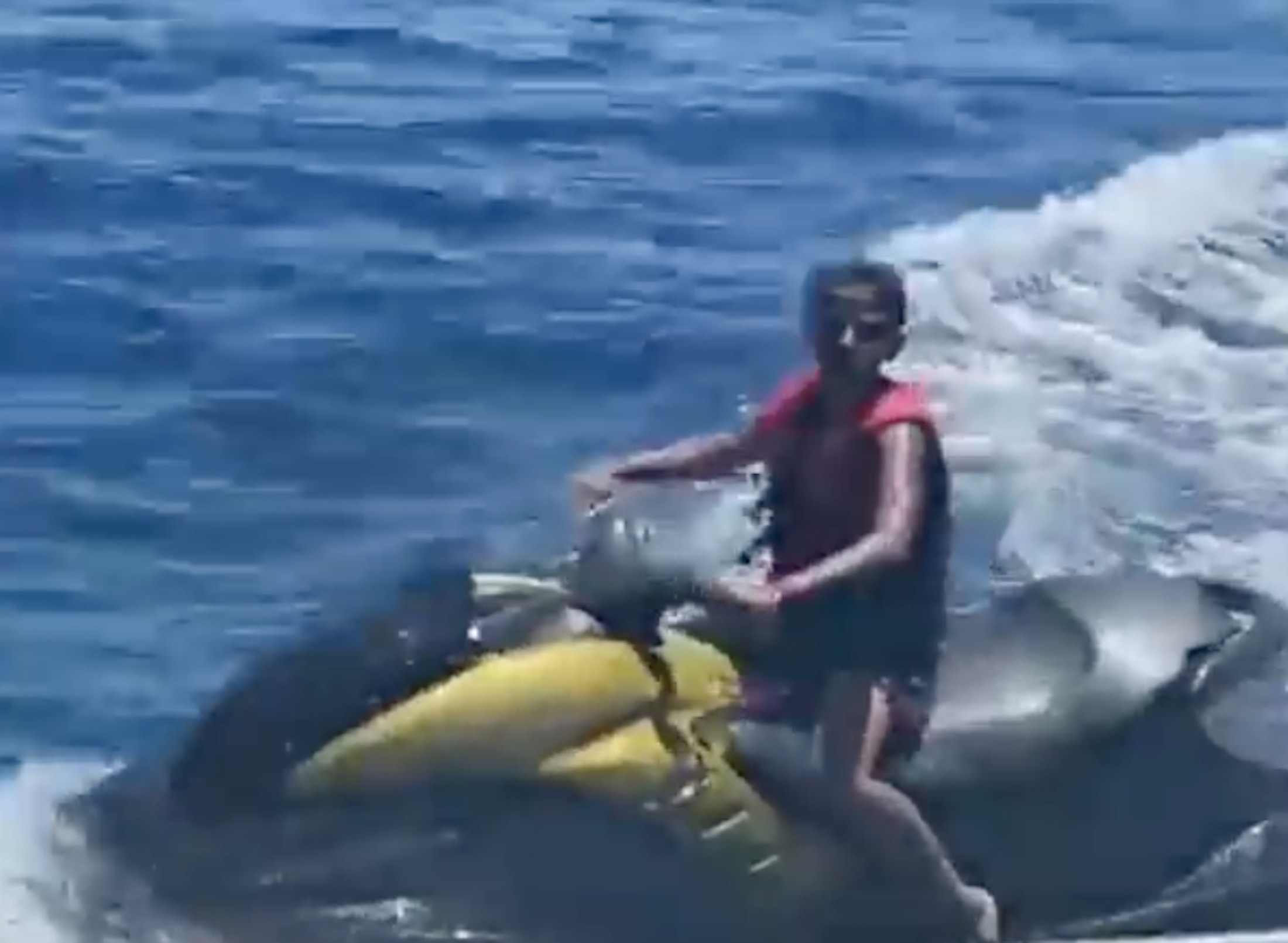 VÍDEO: El hijo de Cristiano va en moto acuática y la policía investiga el caso