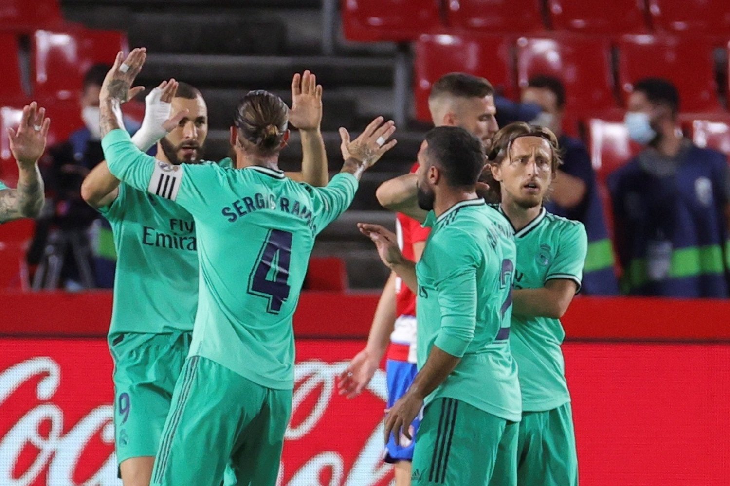 El Real Madrid gana en Granada y se queda a un paso del título (1-2)