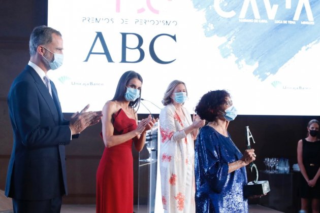 leticia vestido rojo premios abc