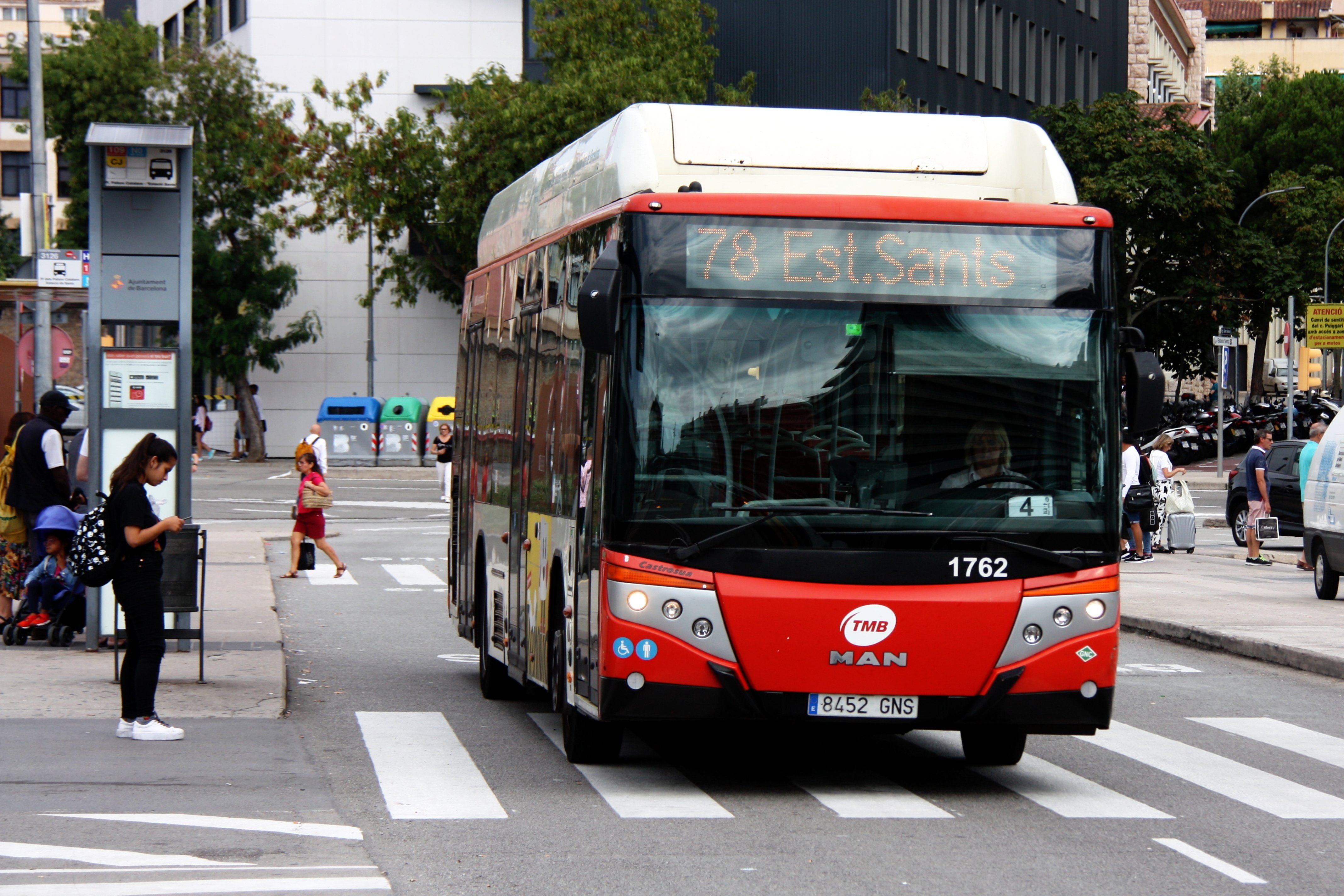TMB permitirá pagar el billete sencillo con tarjeta en los buses el 2021
