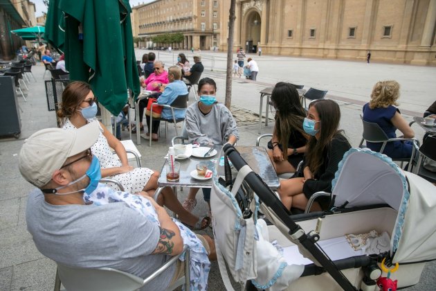 terraza mascarilla obligatoria aragó - EFE