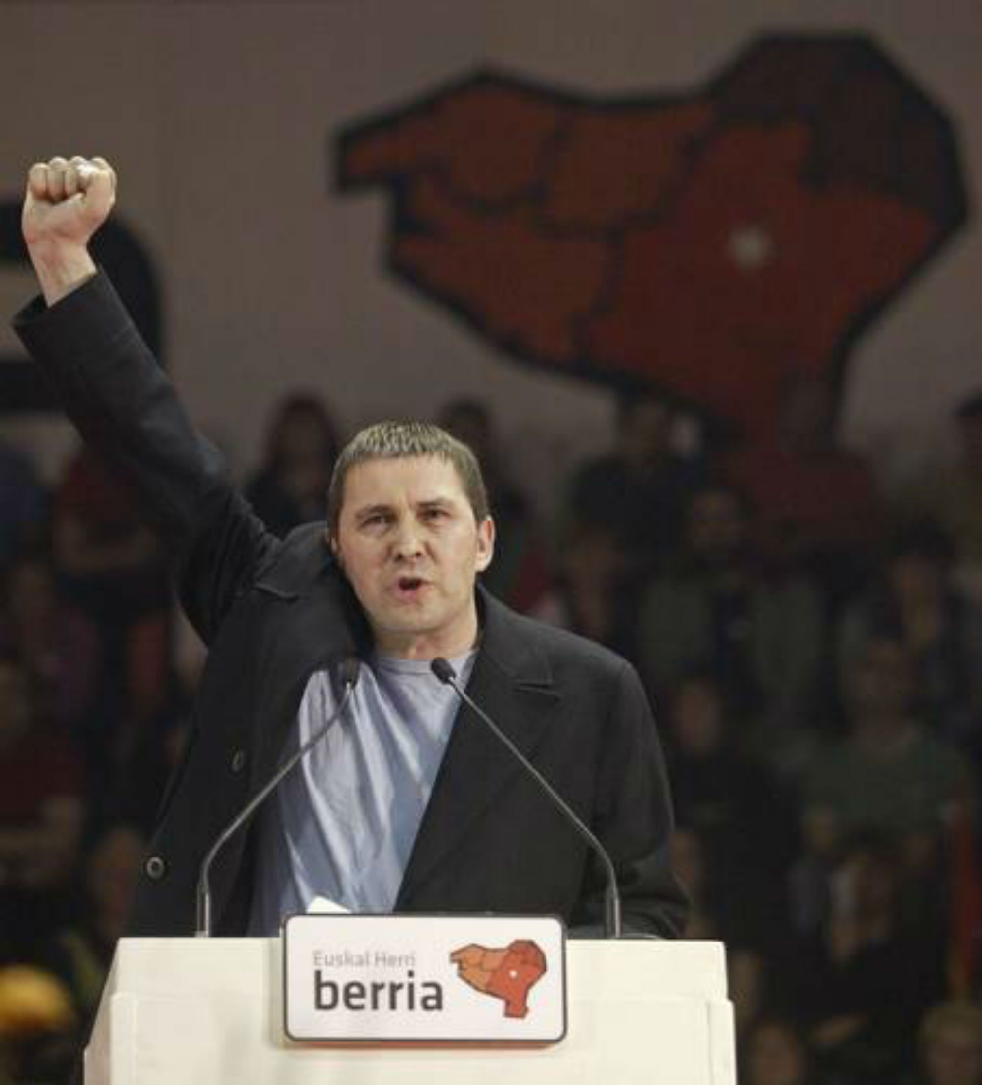 El 'tour Otegi' arriba al Parlament