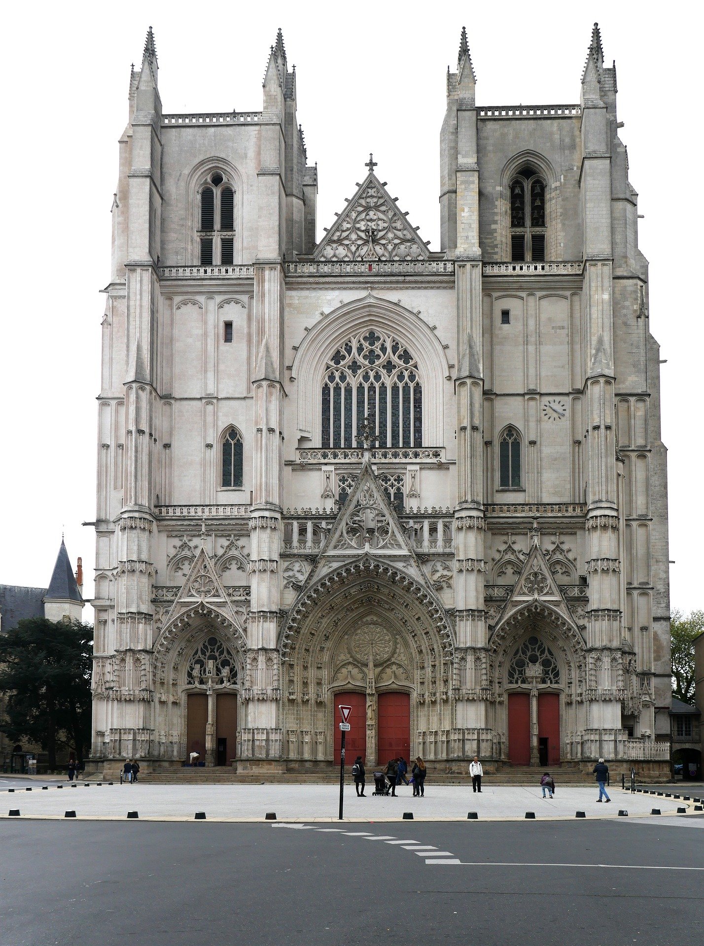 VÍDEO | Un incendi crema la catedral de Nantes