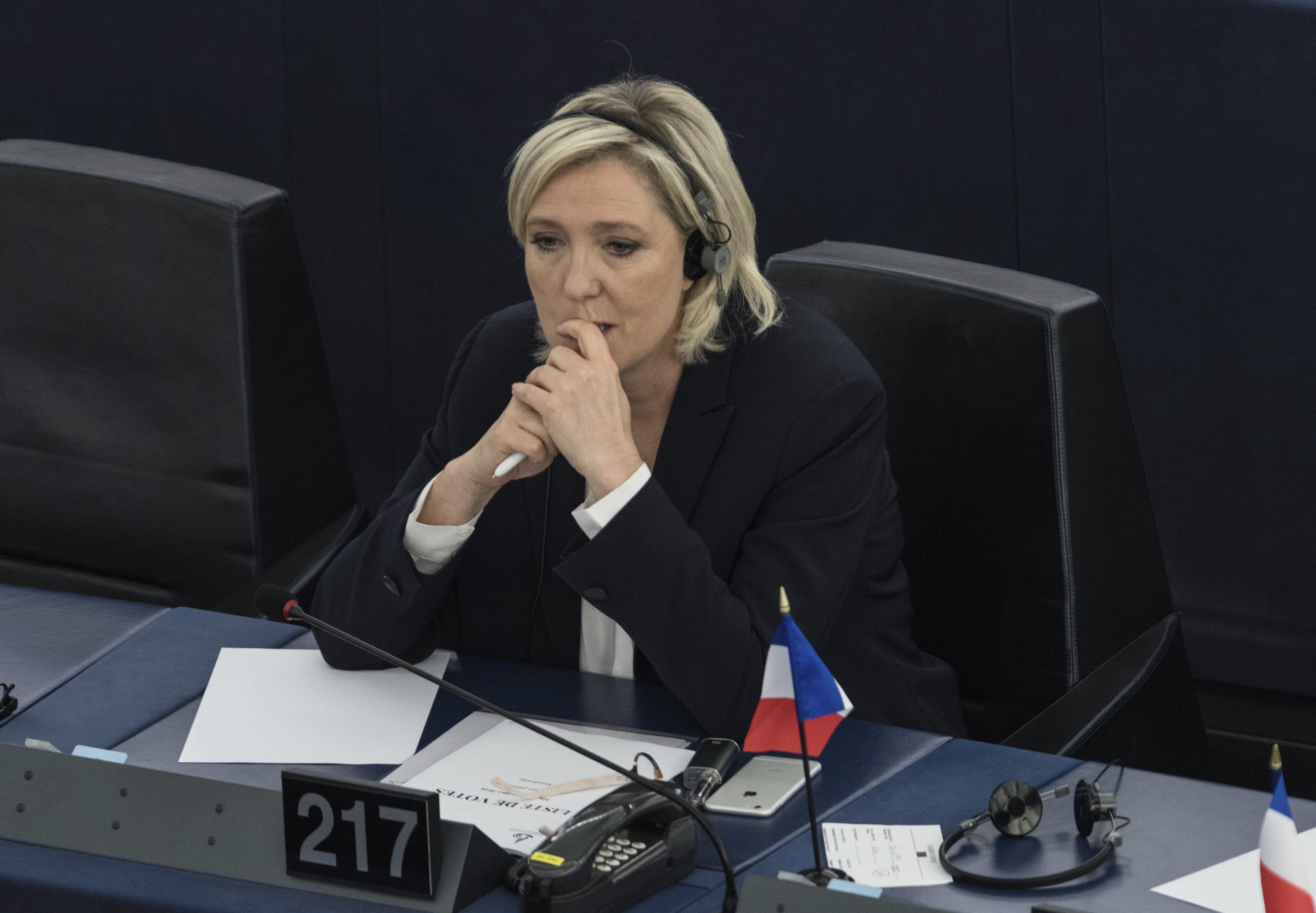 Le Pen perd la immunitat parlamentària per publicar fotos d'execucions de Daesh