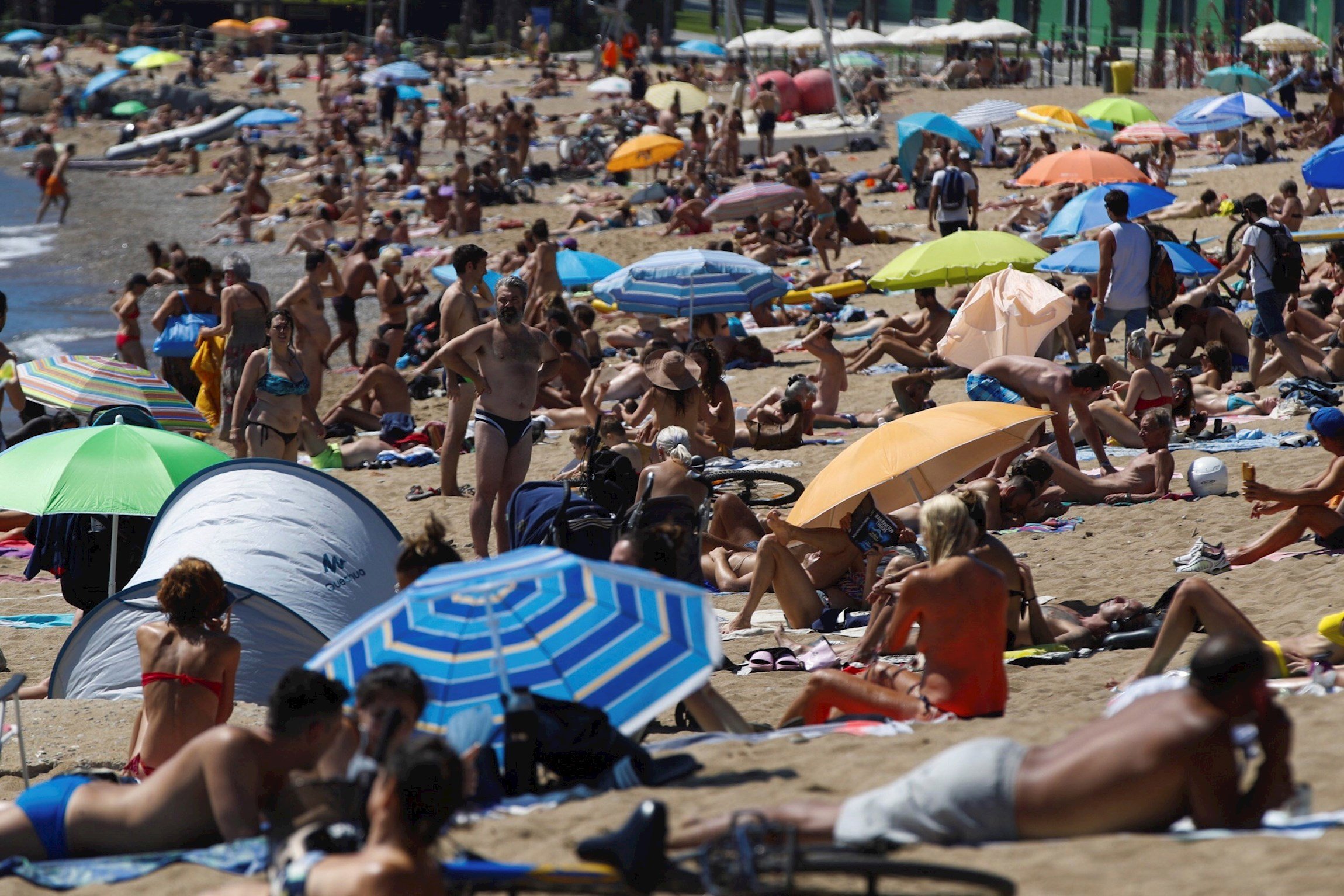 Playa San Sebastián de Barcelona domingo 19 de julio Foto: EFE