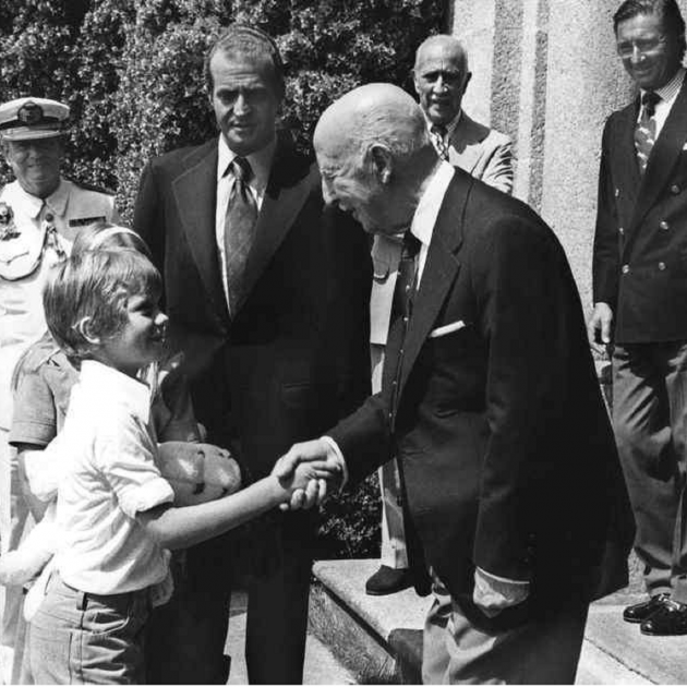 Franco designa sucesor Juan Carlos de Borbón. Todo queda atado y bien atado. 21 07 1969. Franco, Juan Carlos I y Felipe VI. Font No Do