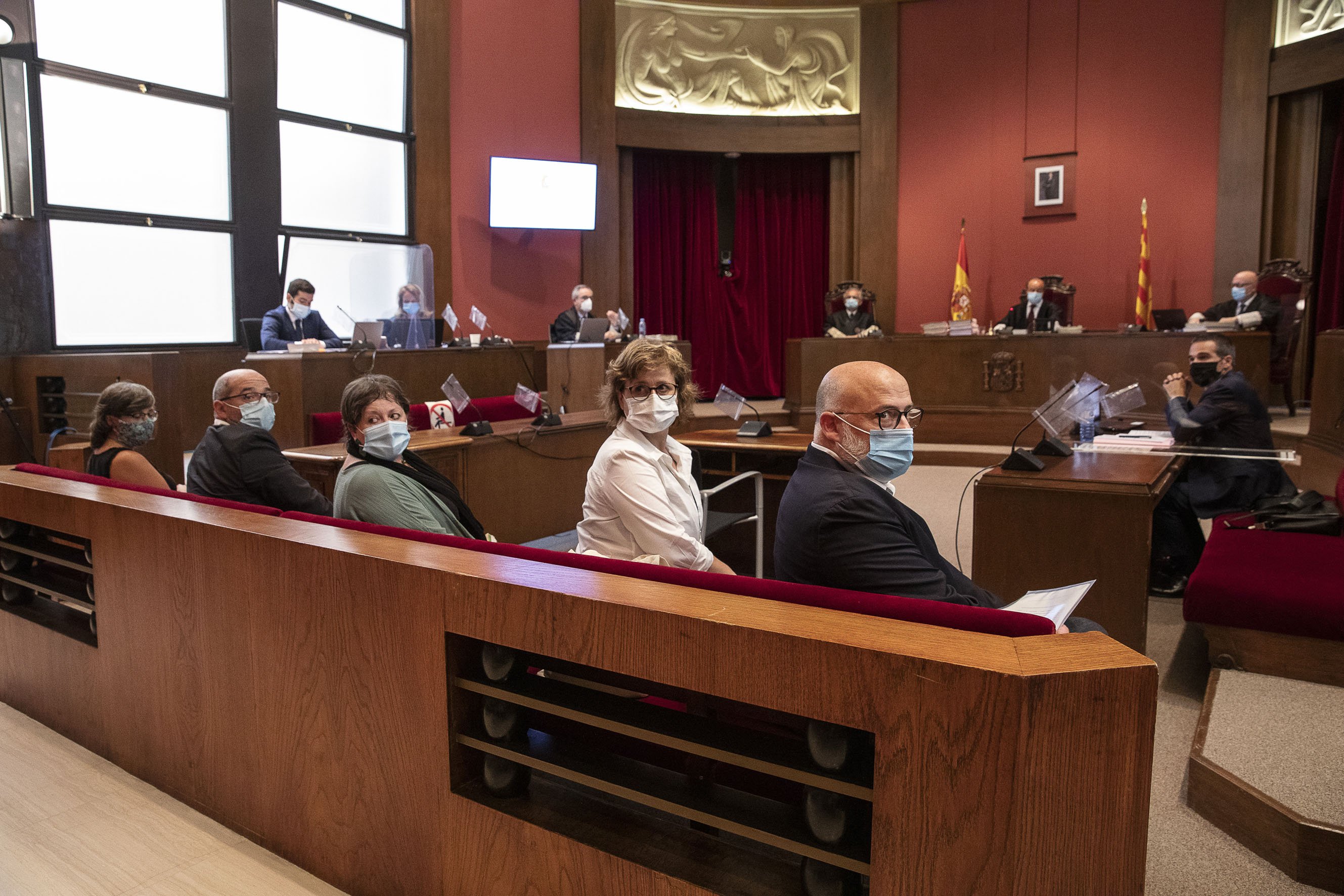 El Parlament rendirá homenaje a los miembros de la Mesa condenados por el TSJC