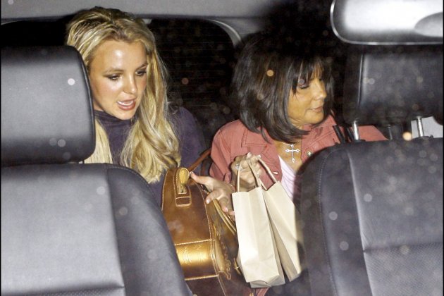 Britney Spears madre Lynne coche GTRES