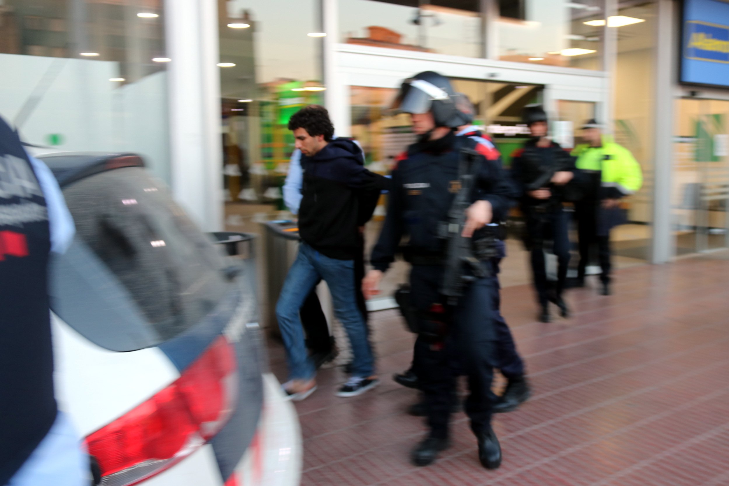 Detienen a un hombre en el AVE Barcelona-Girona por gritar que tenía una bomba