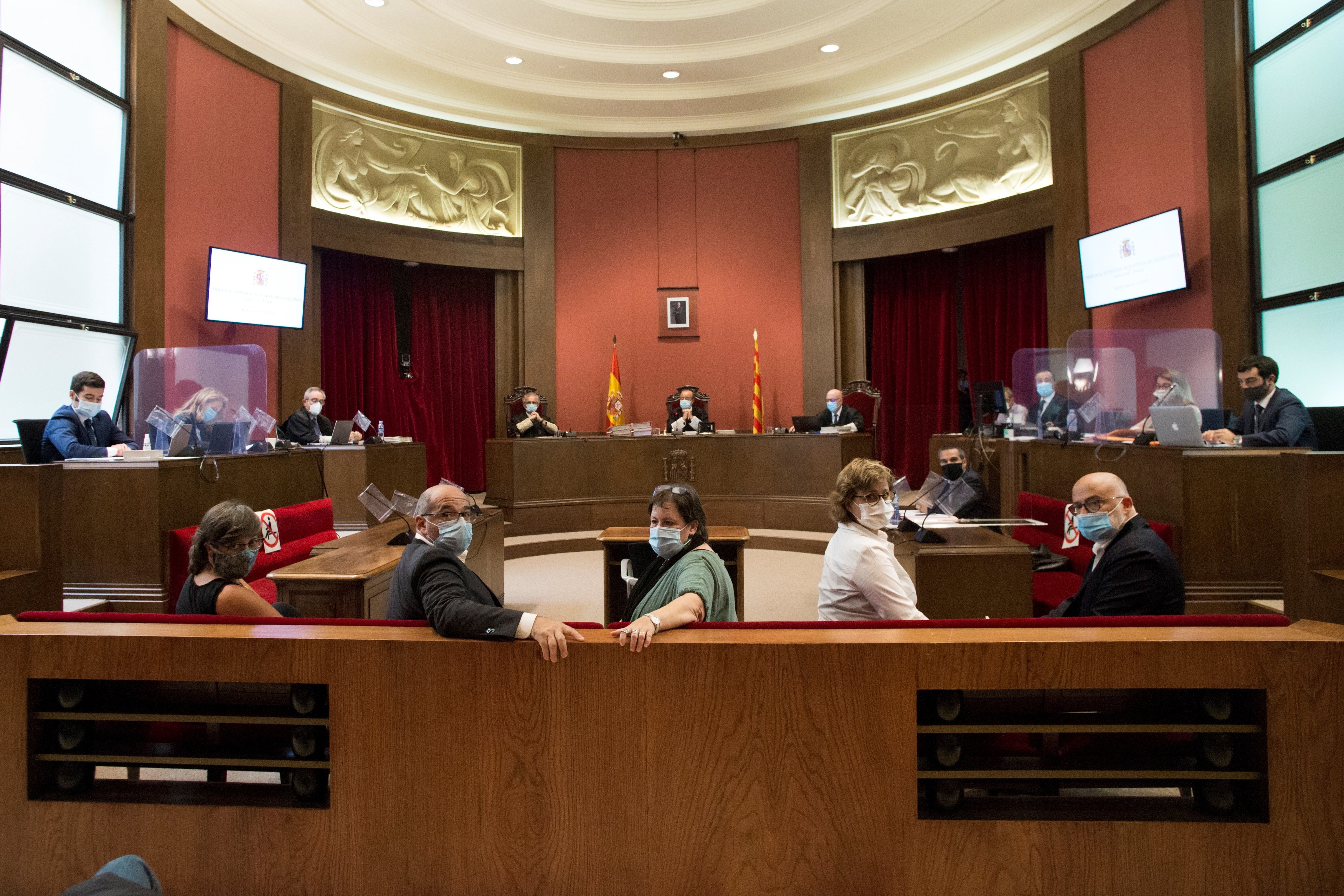 El TSJC condemna la Mesa del Parlament i absol Boya