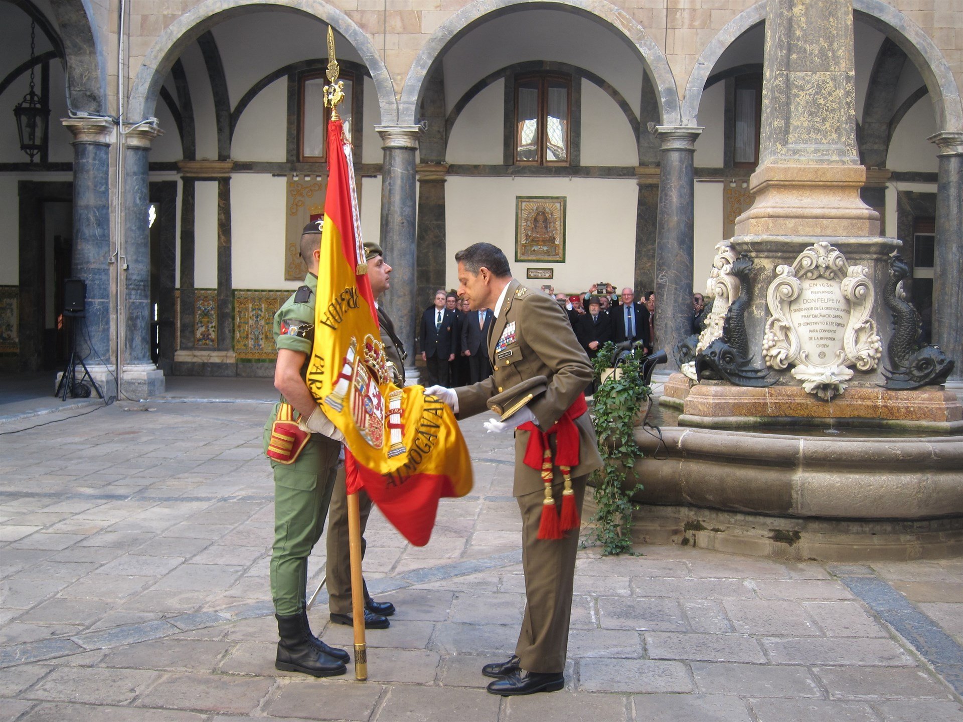 El comiat de la veu de l'exèrcit que exigeix "neutralitat" davant del procés