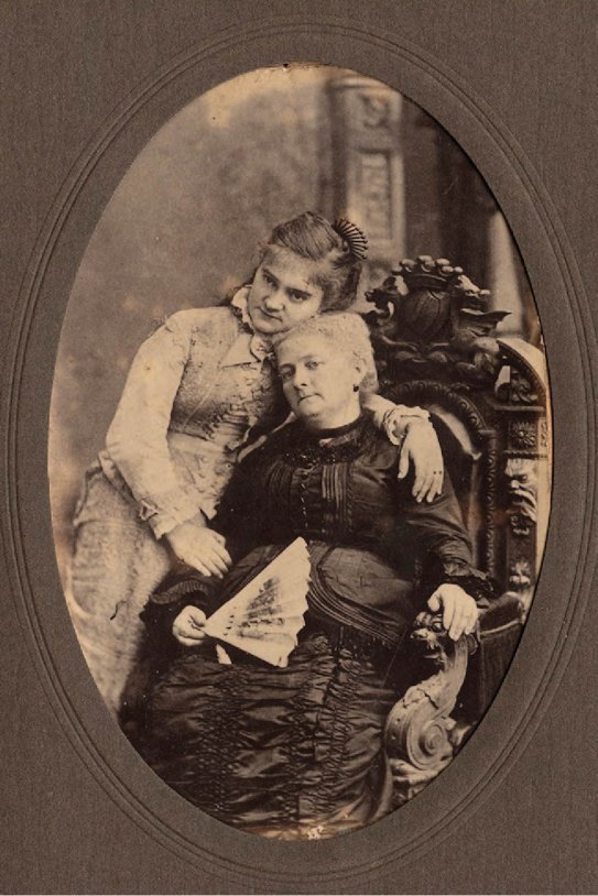 Clotilde Cerdà y su madre