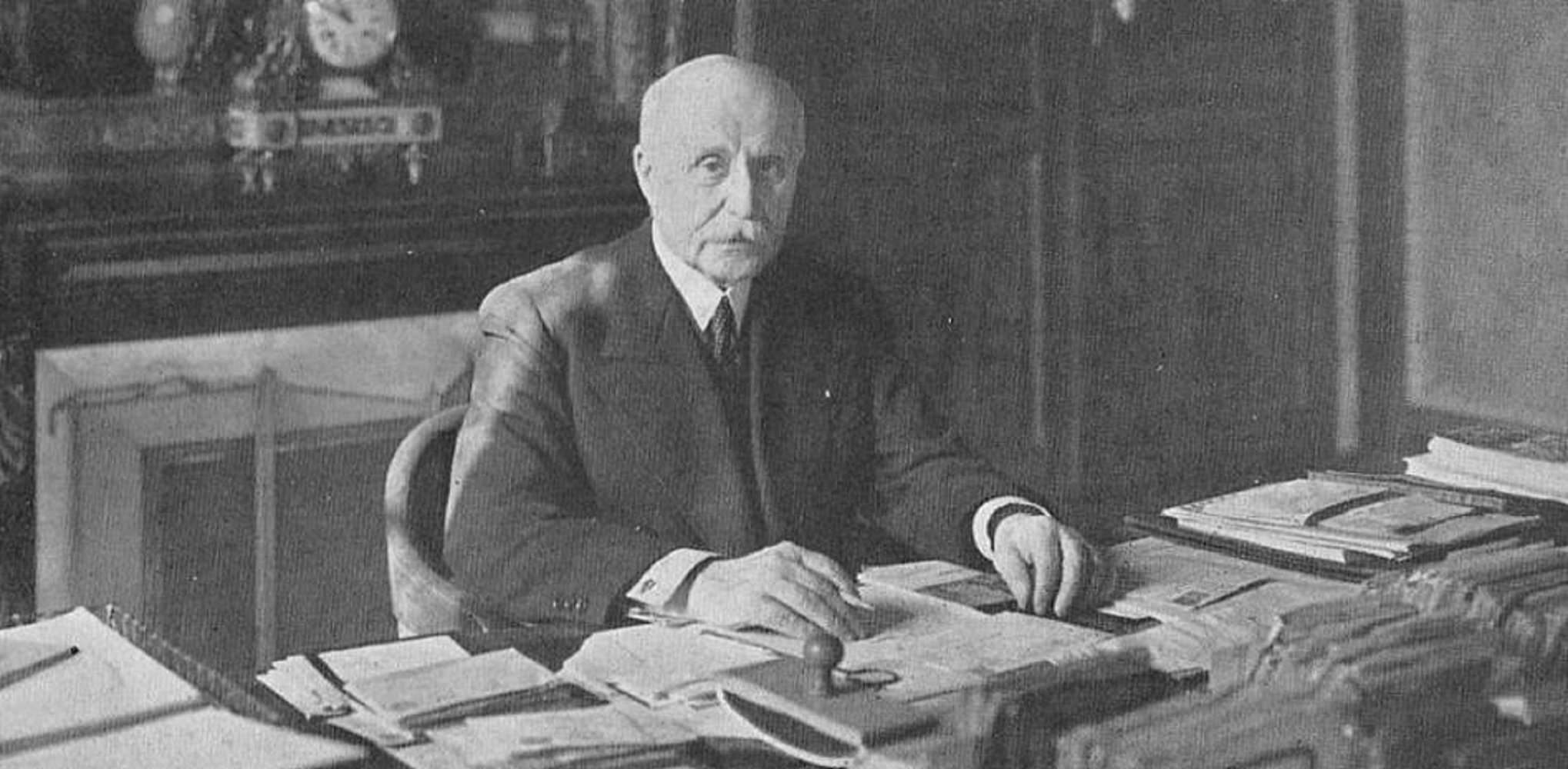 El règim franquista passeja el mariscal Pétain per Barcelona