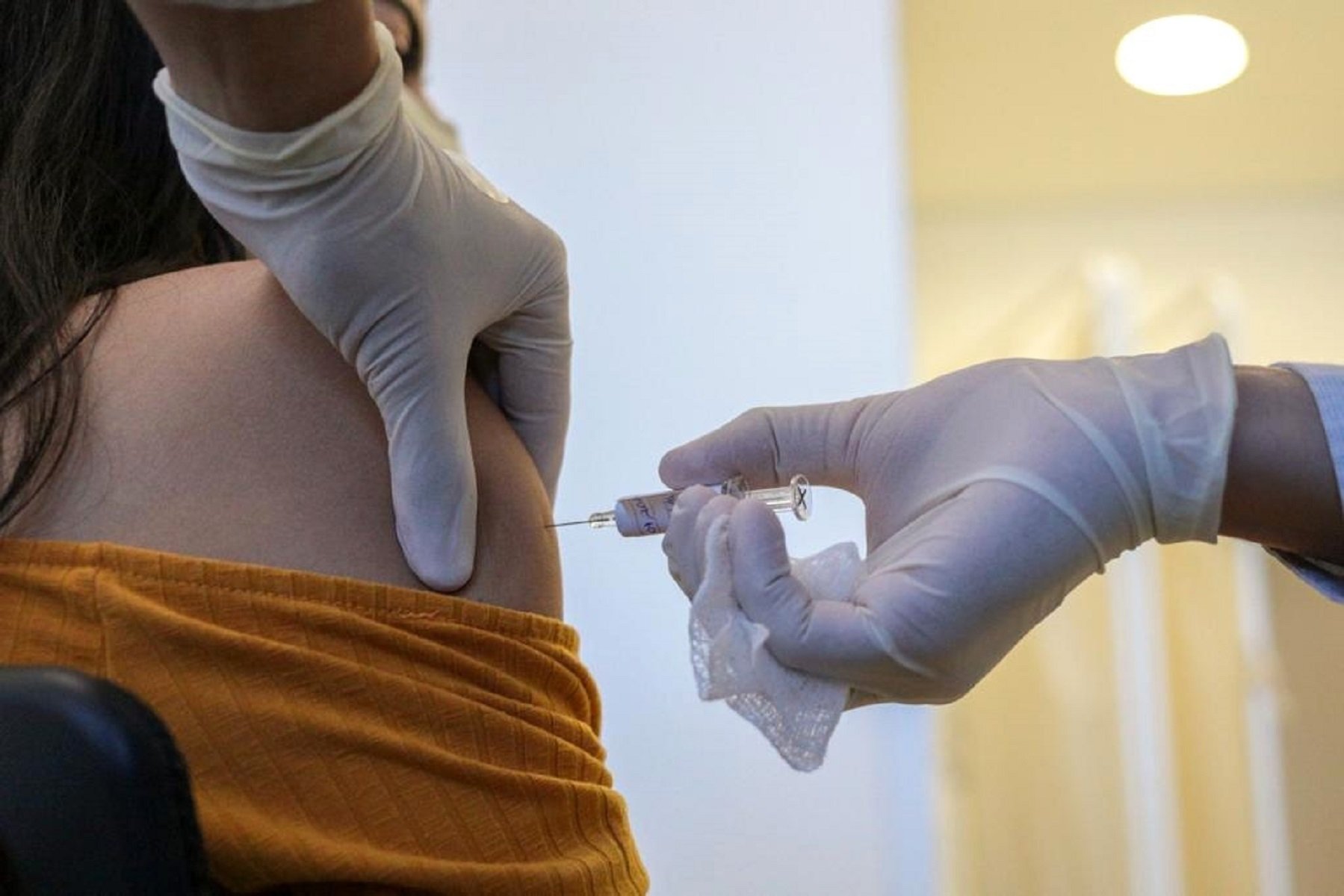 Els EUA compren 100 milions de dosis d'una vacuna contra el coronavirus