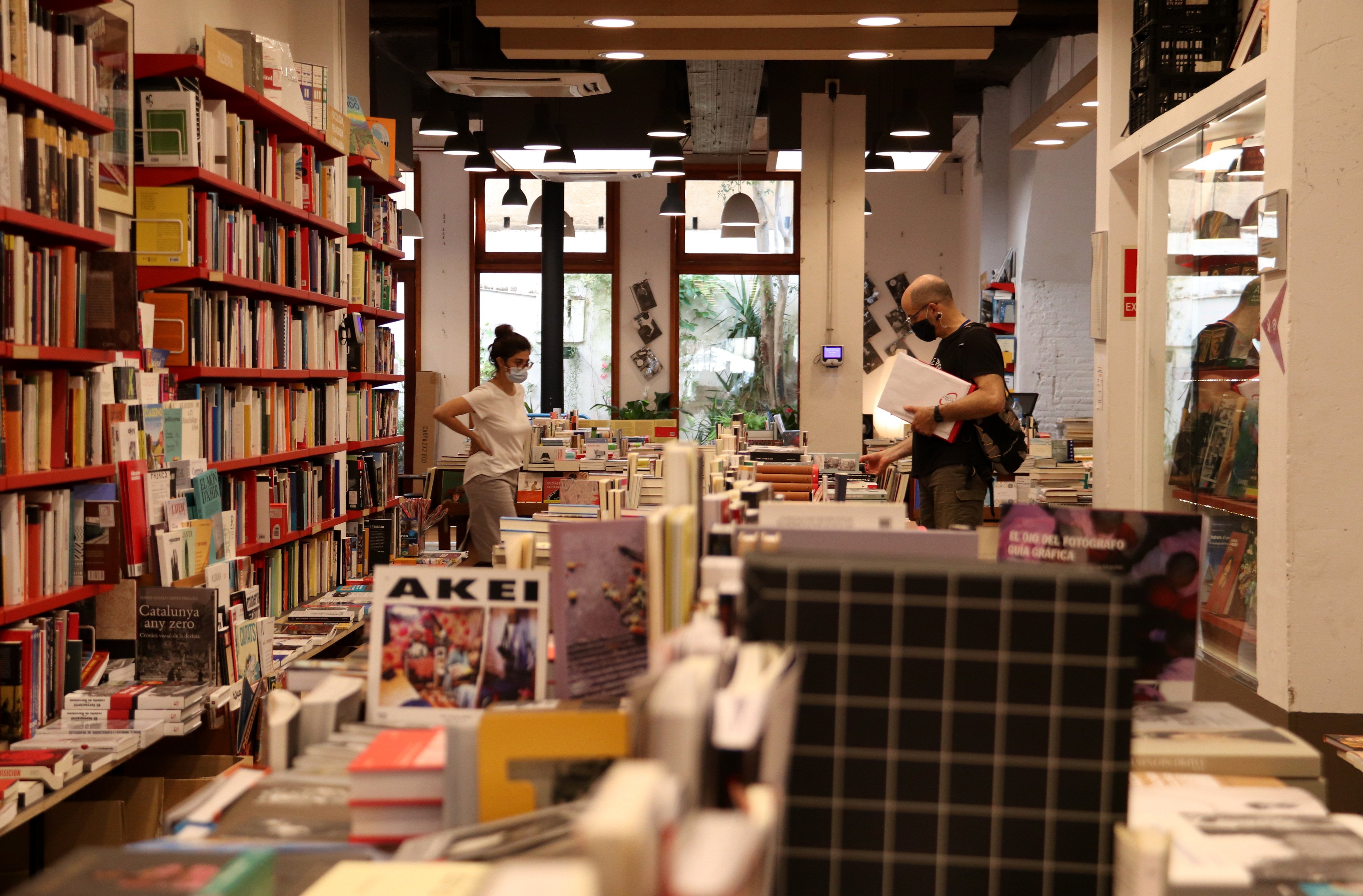 Libros y rosas: todo lo que tienes que saber del Sant Jordi de verano