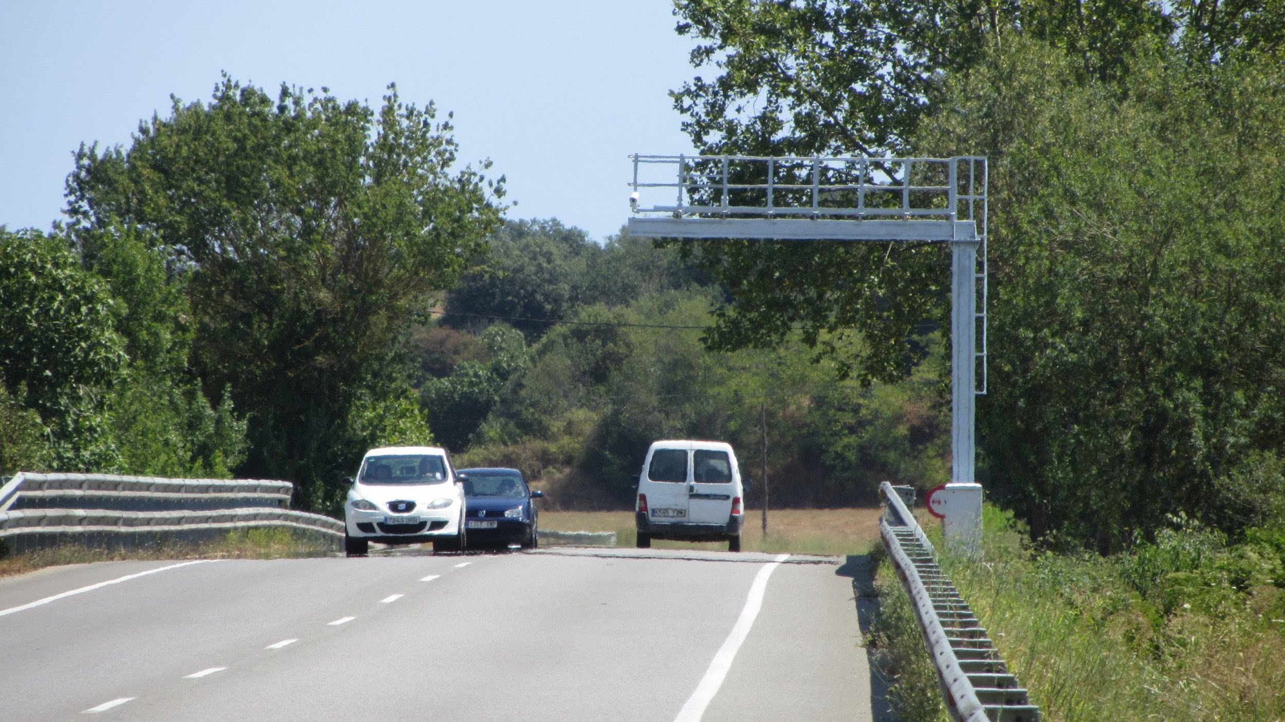 Empiezan a funcionar los dos radares de tram en la N-II entre Capmany y Agullana