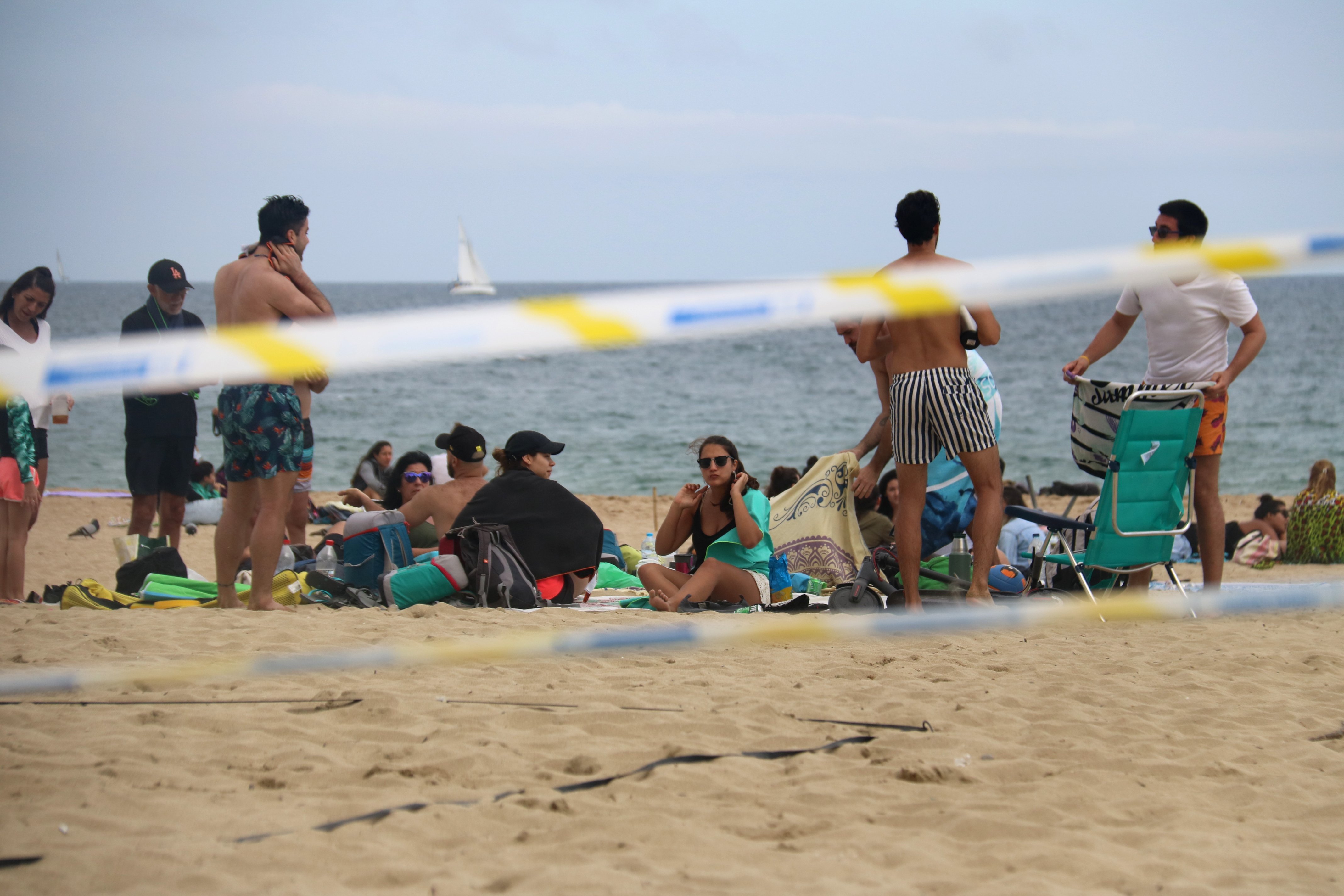 Cierran las playas de Bogatell y Nova Icària de Barcelona por exceso de aforo