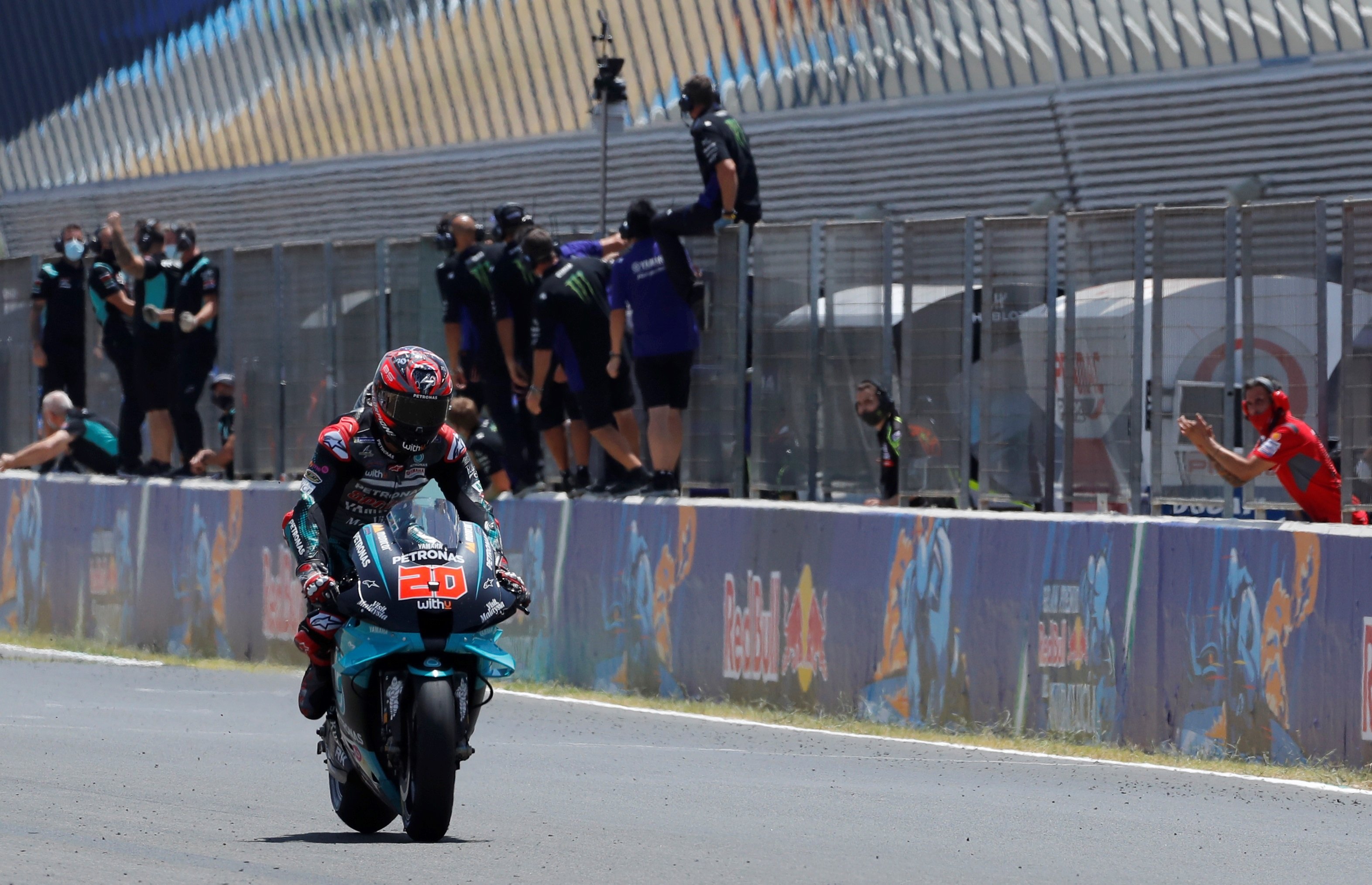 Quartararo aprovecha la ausencia de Márquez y vuelve a ganar en Jerez