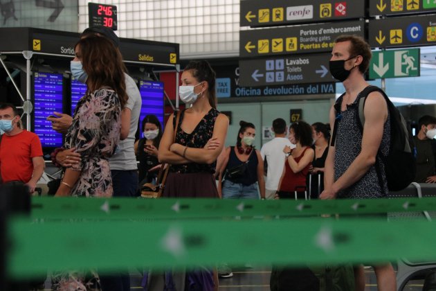 viajeros aeropuerto prado barcelona coronavirus - acn