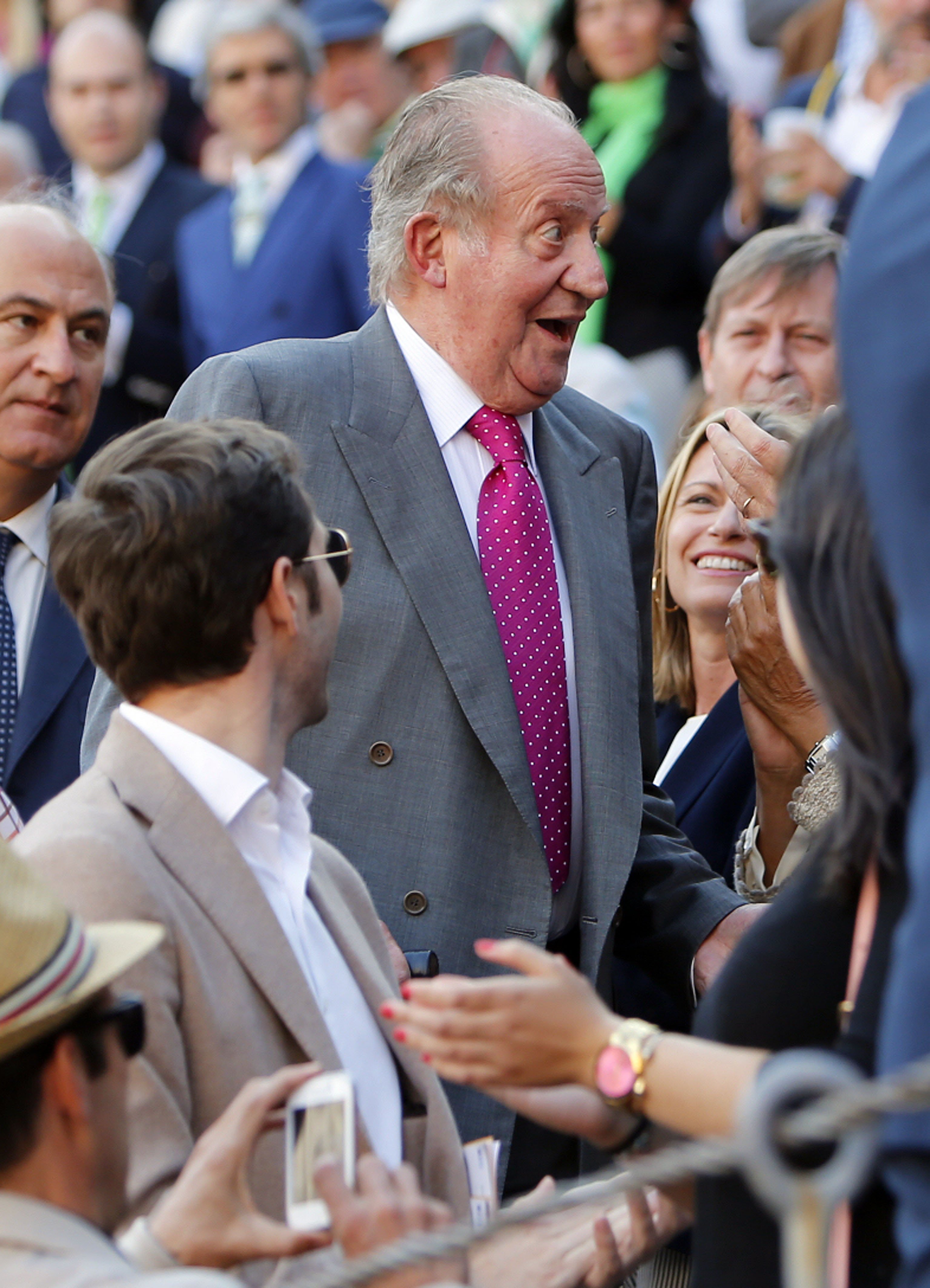 De Suiza a España: la justicia levanta las alfombras de la monarquía