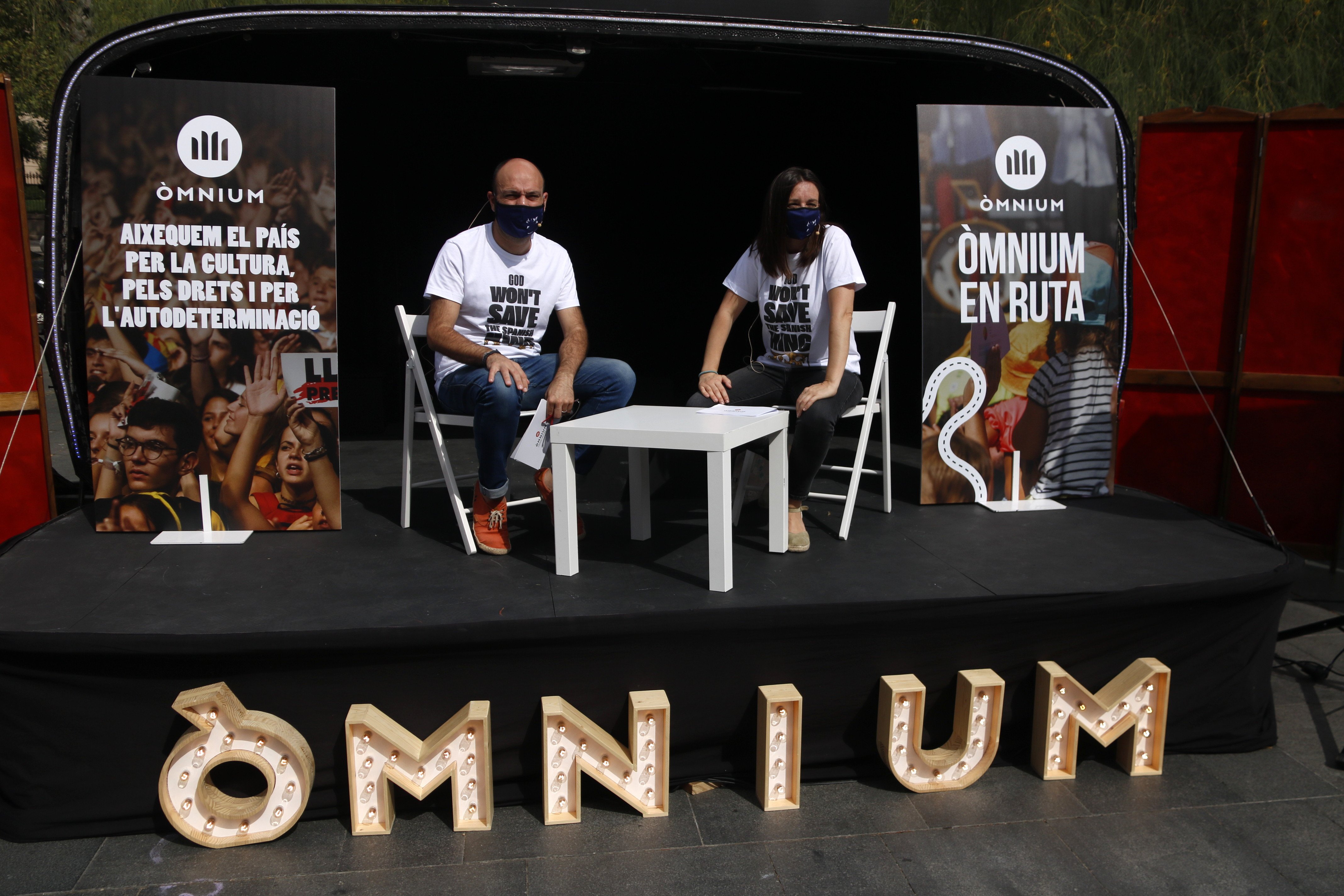 Òmnium surt en ruta per denunciar la repressió de l'Estat