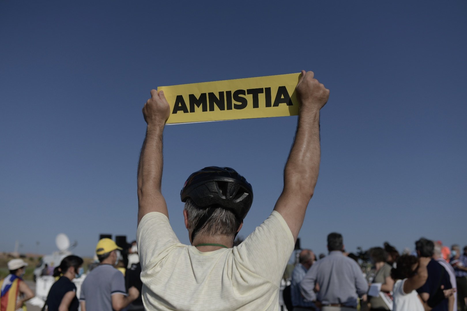 Pro-independence parties pass Catalan amnesty motion, as Comuns sit on the fence