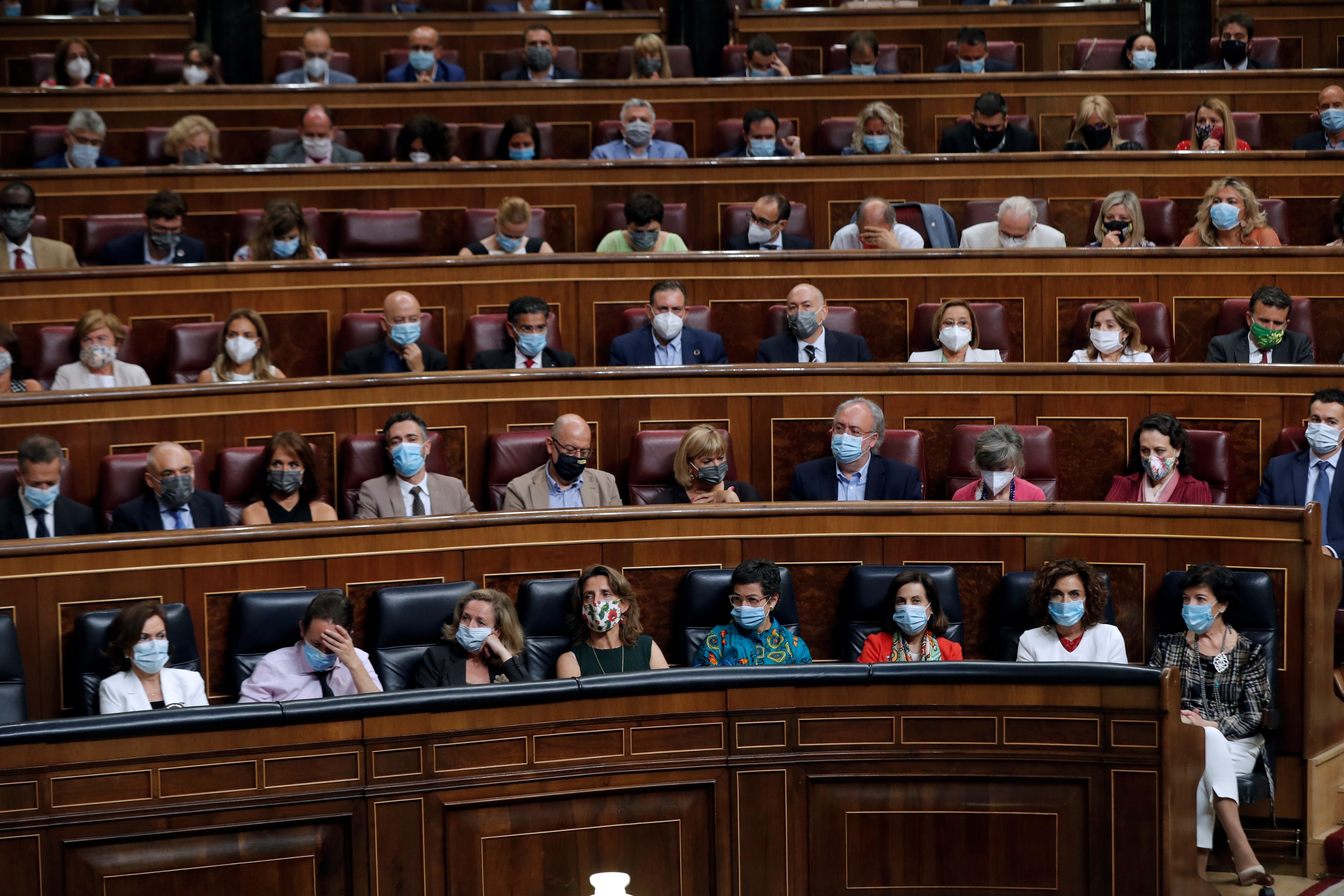 El PSOE se salta el acuerdo del Congreso y va con todos los diputados