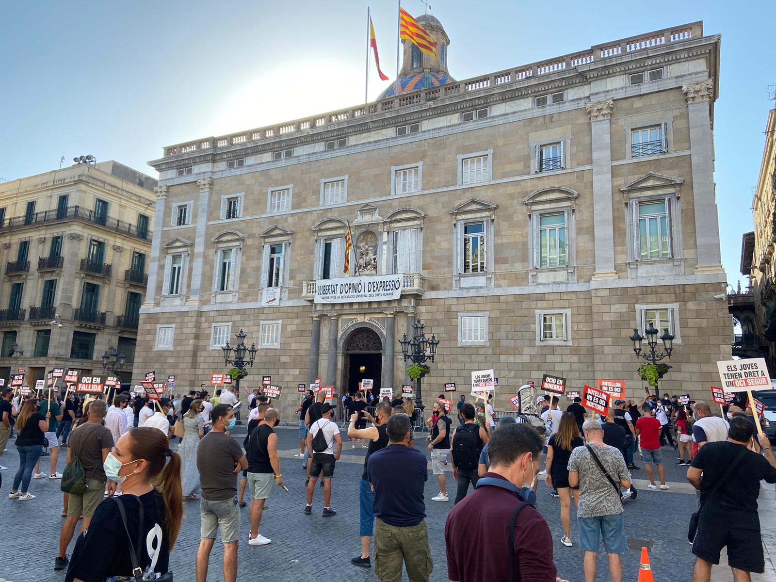 Protesta de trabajadores de discotecas en Barcelona: reclaman un plan sectorial