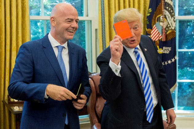 Gianni Infantino Donald Trump targeta vermella EFE