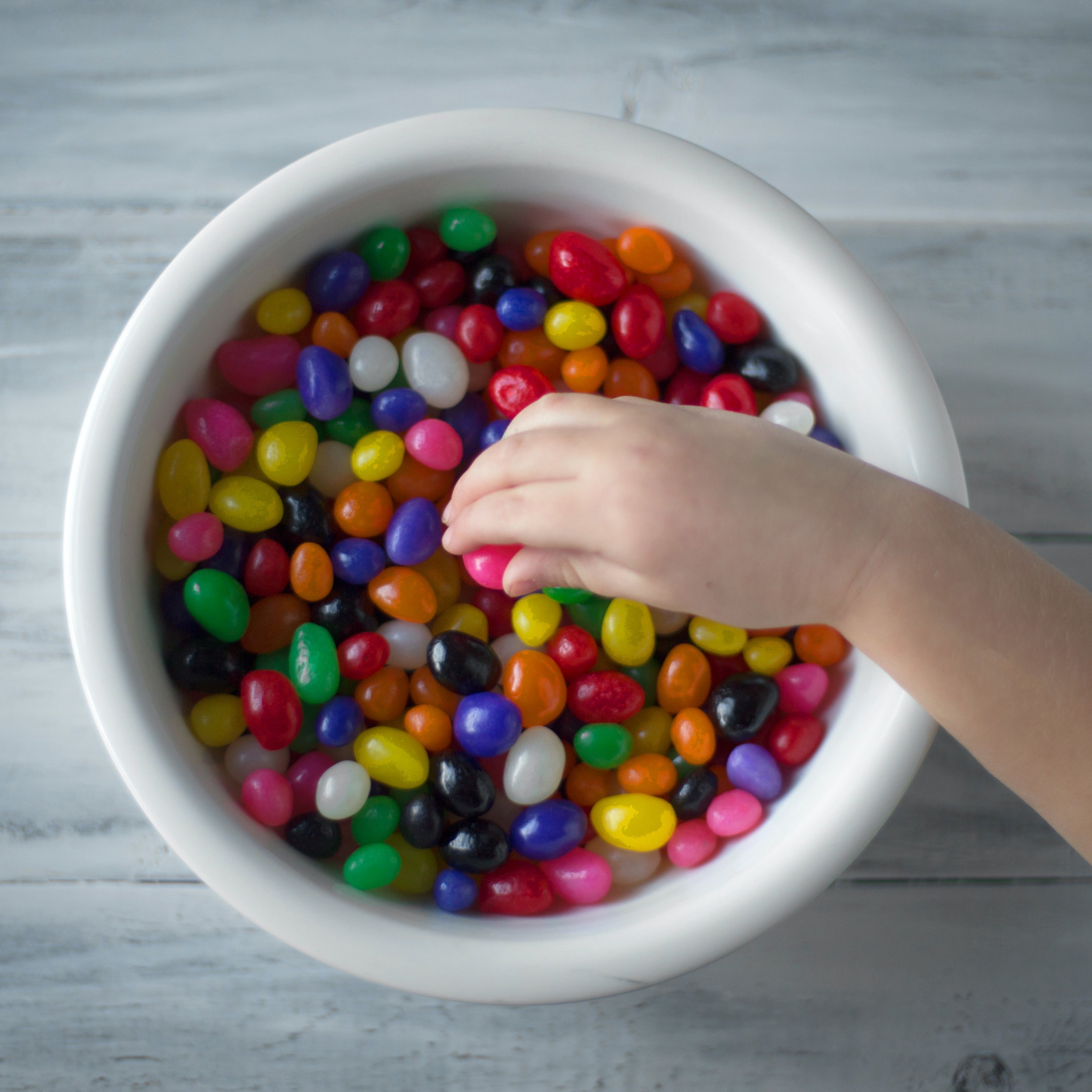 ¿Provoca el azúcar hiperactividad en los niños?