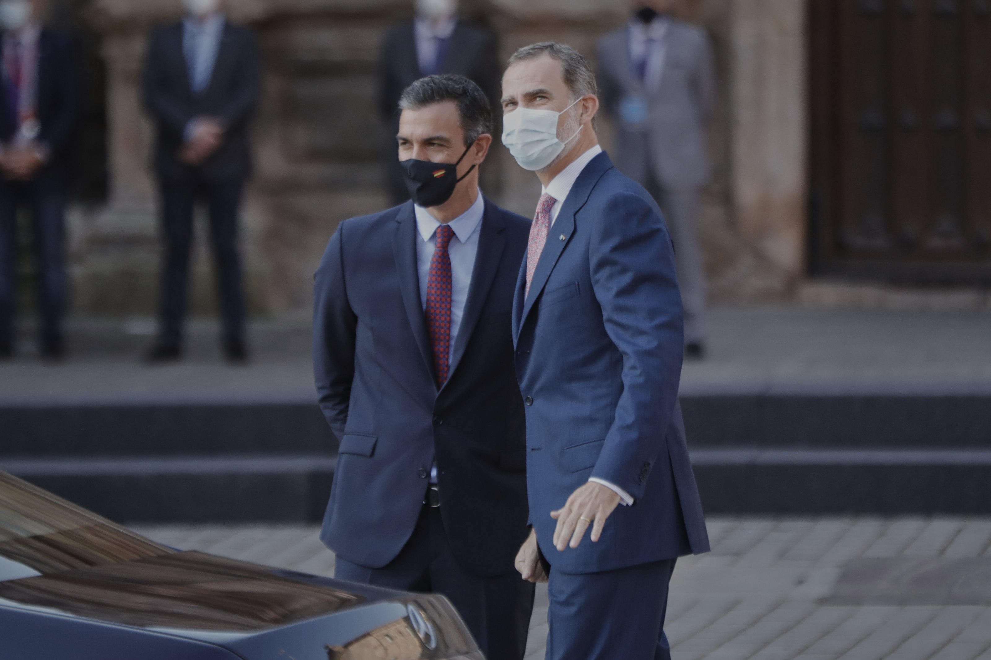 El gobierno de Sánchez respeta la marcha de Juan Carlos I y loa a Felipe VI