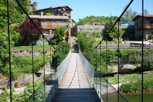 puente colgante de petirrojo