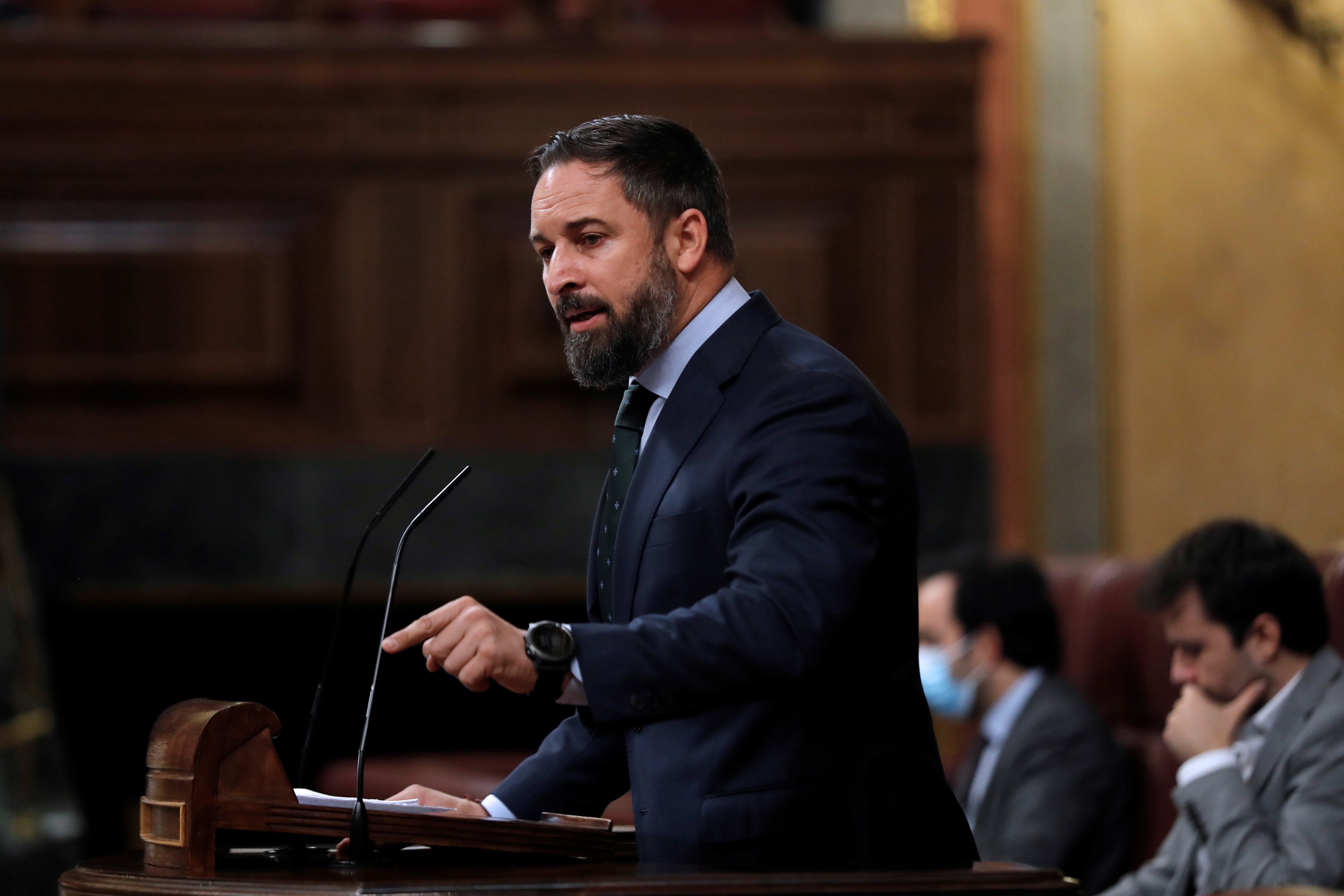 Abascal acusa a Sánchez e Iglesias de "traición repugnante" a la Corona