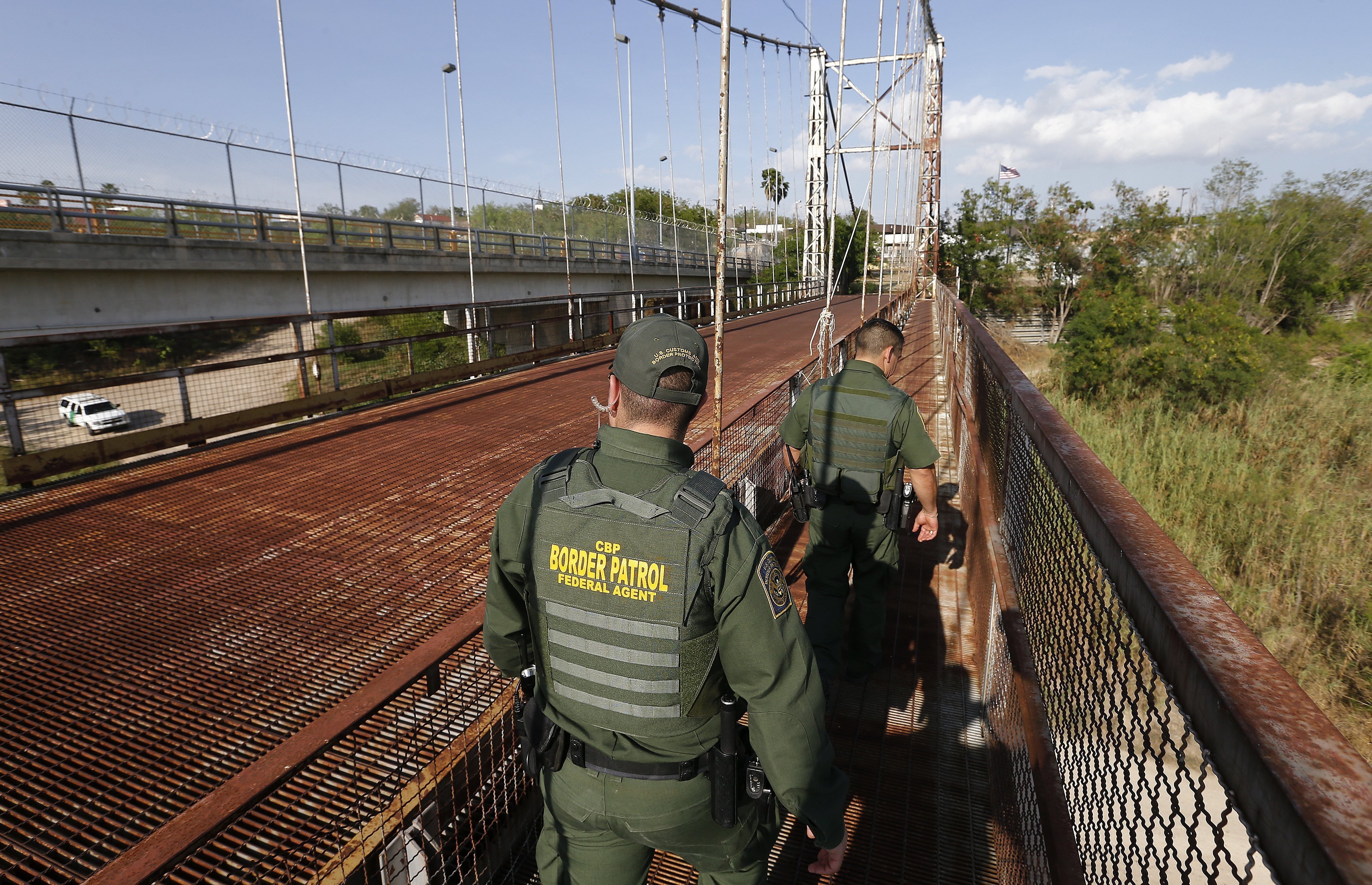 EEUU estudia separar a niños indocumentados de sus padres al cruzar frontera