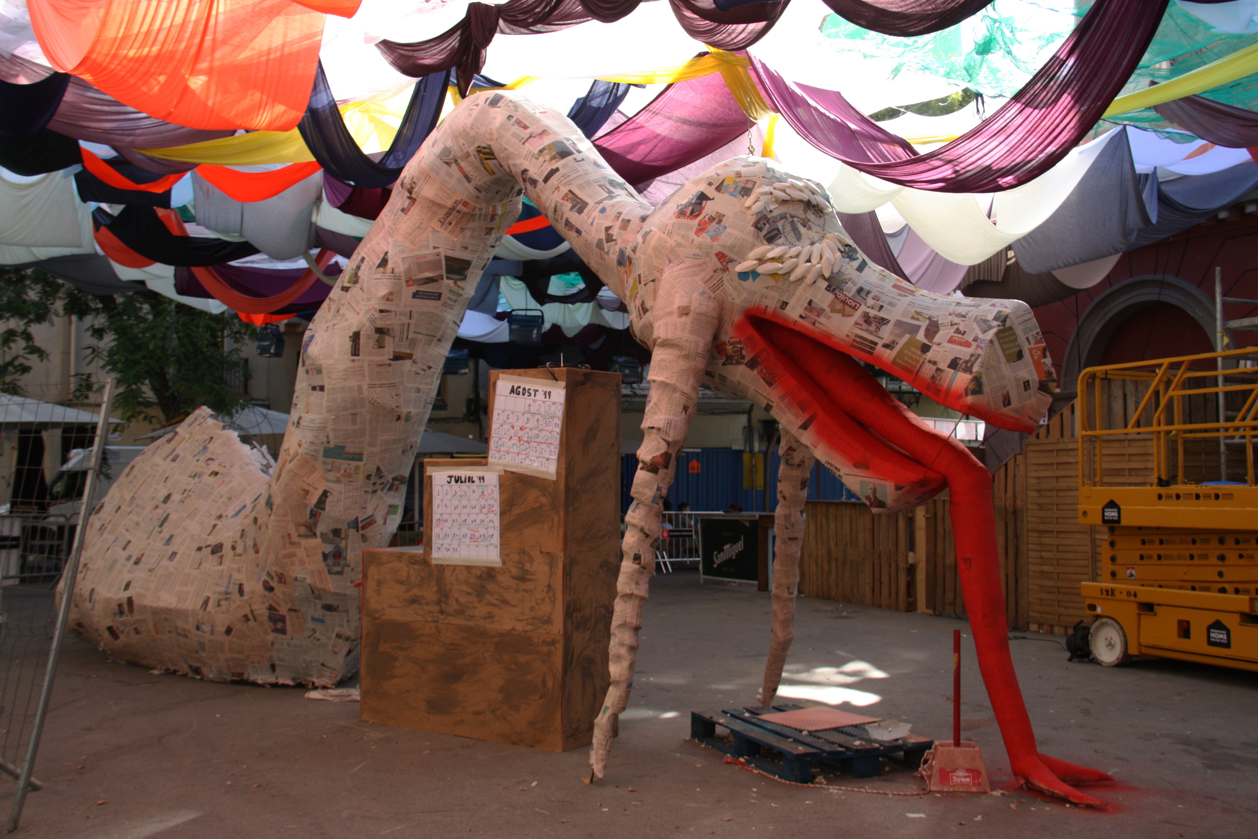 Guarnits simbòlics i passejades virtuals, així seran les festes de Gràcia